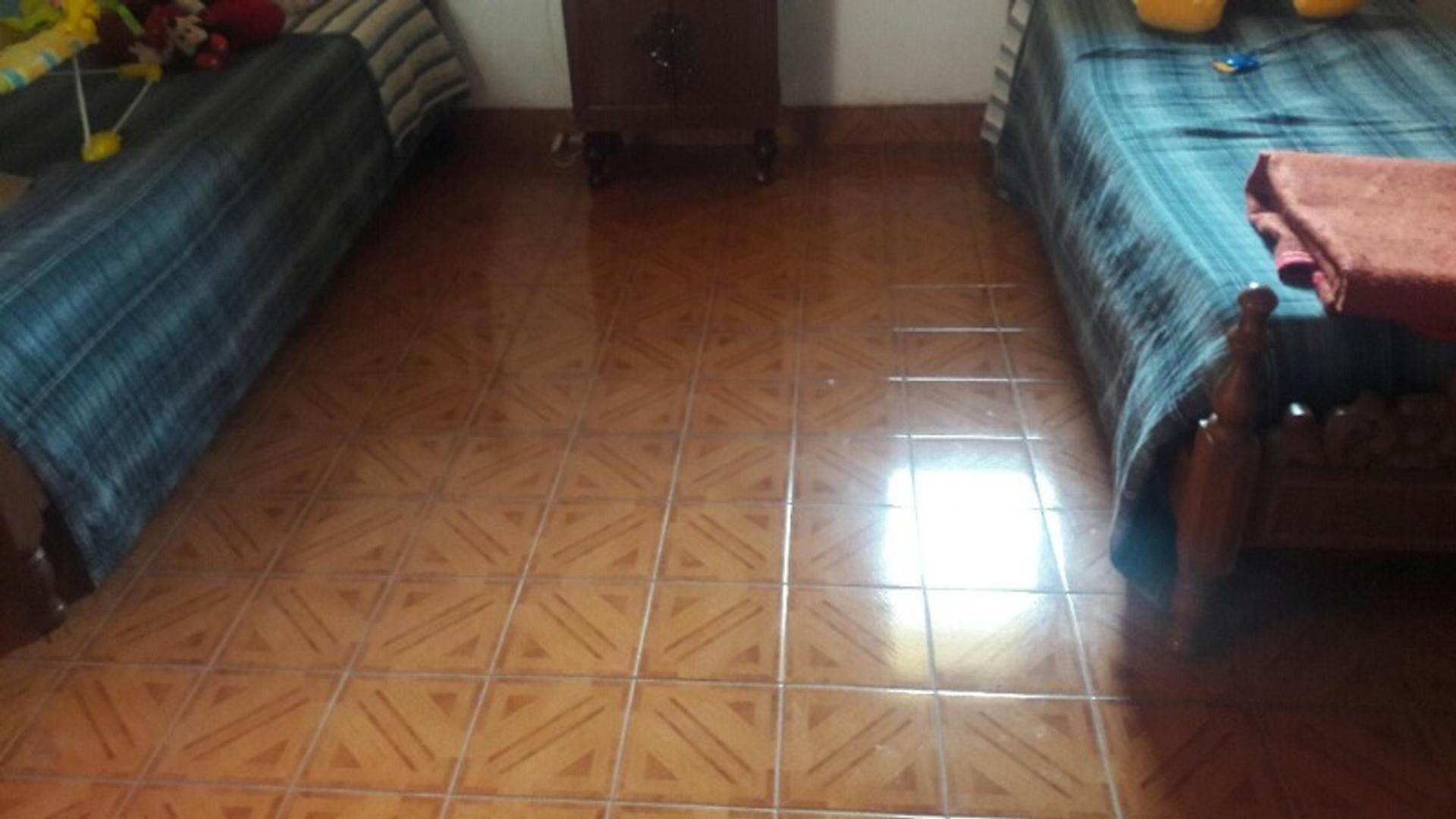 VENDO EXCELENTE CAMPO CON INSTALACIONES VARIAS Y SALA