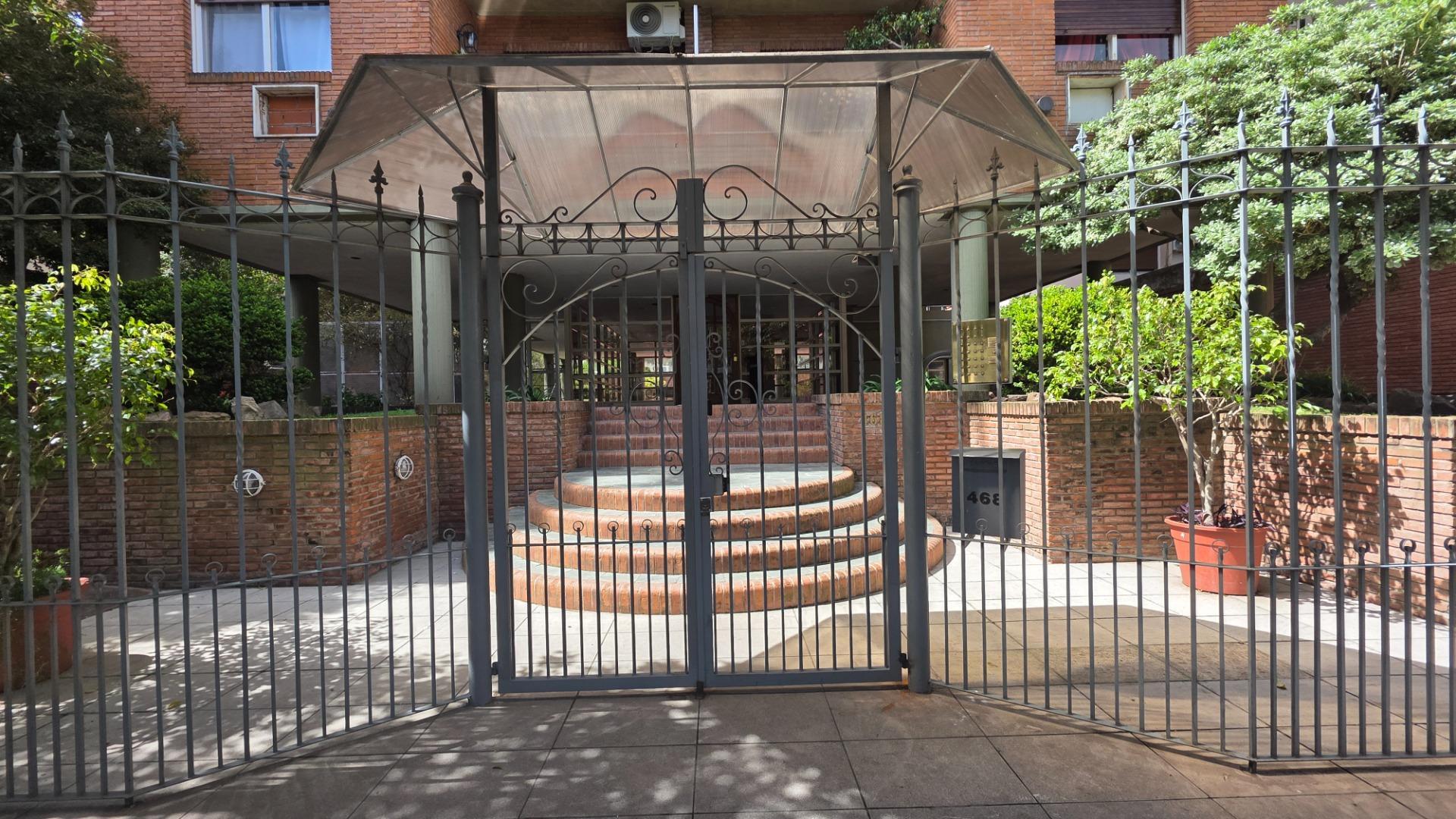 San Martin 400, Piso 6