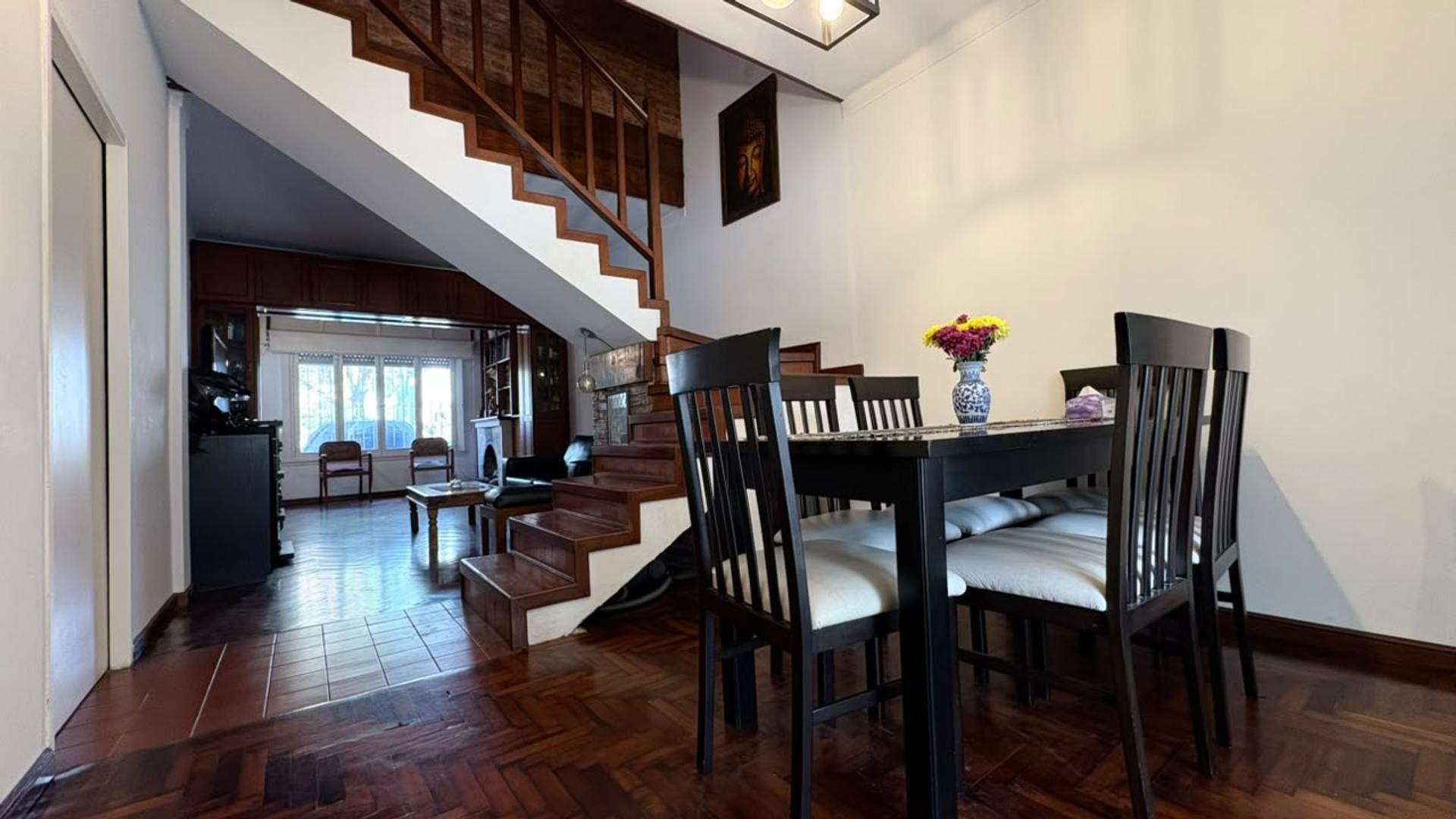 Casa 5 ambientes con 3 baños