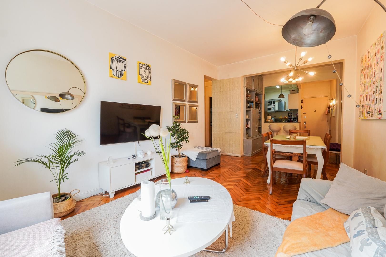 Soleado, reciclado a nuevo. Impecable. Escucha precio