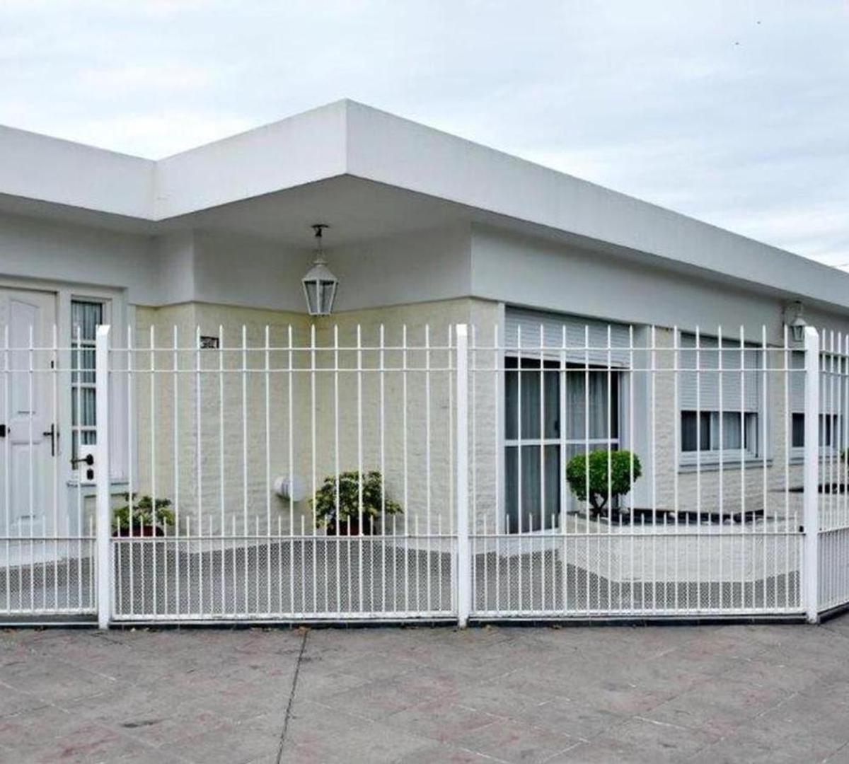 Casa 3 ambientes - Castelar Norte