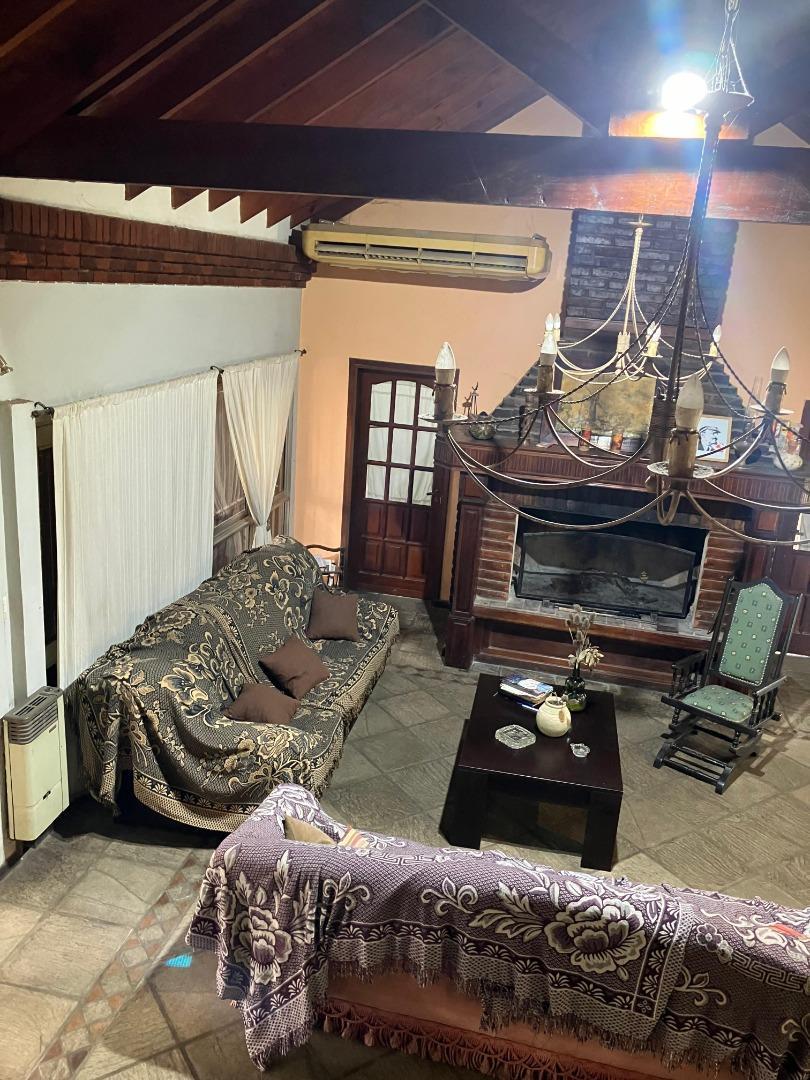 Casa 6 ambientes con 3 baños