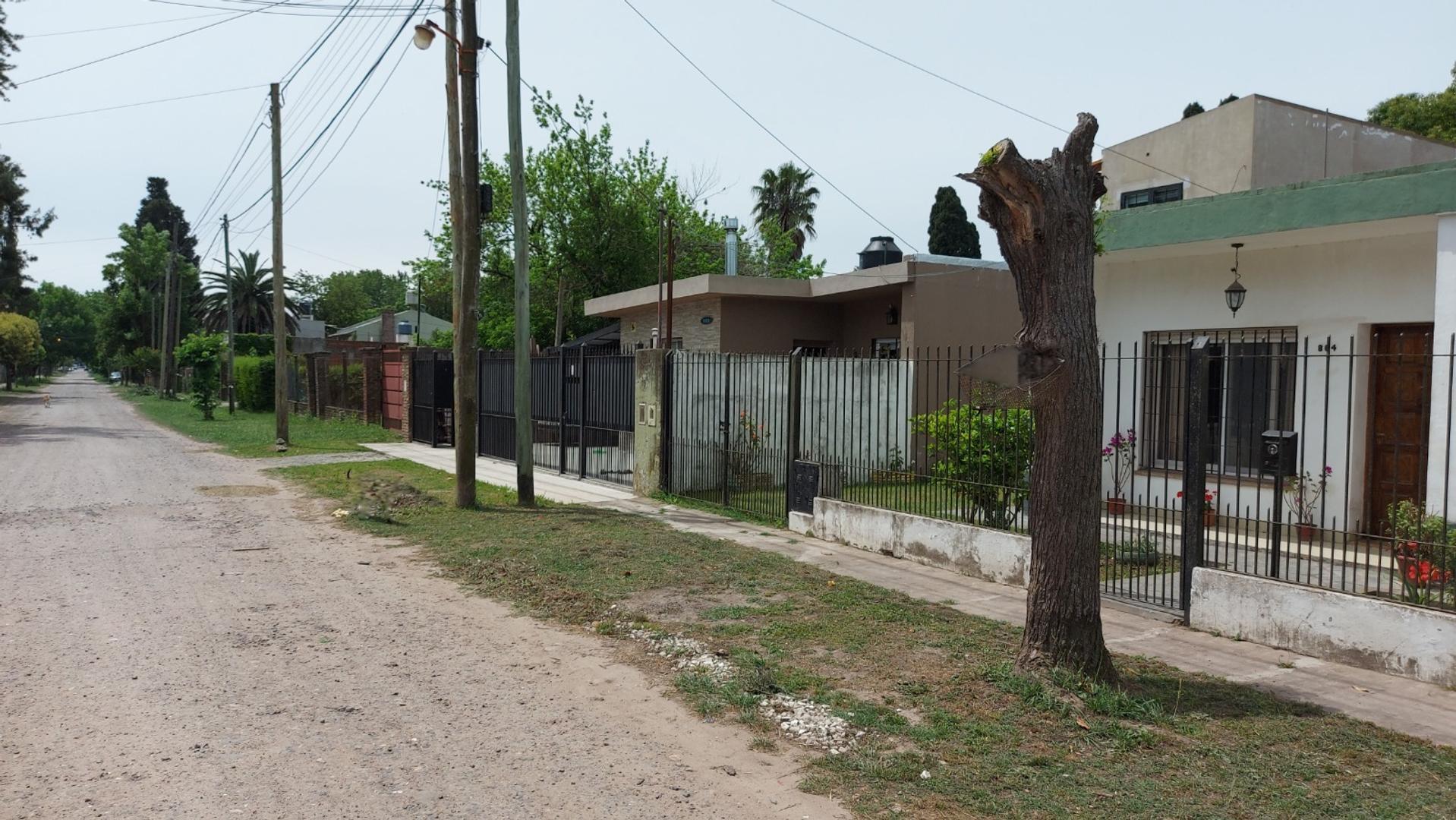 VENTA EN GLEW CASA 4 AMBIENTES CON JARDÍN