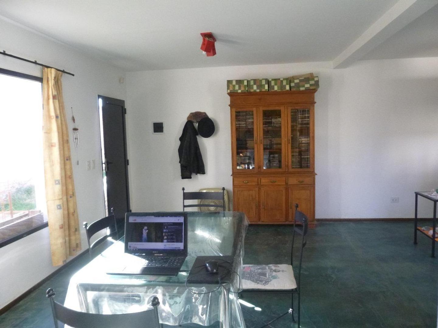 Casa 2 ambientes con 1 baño