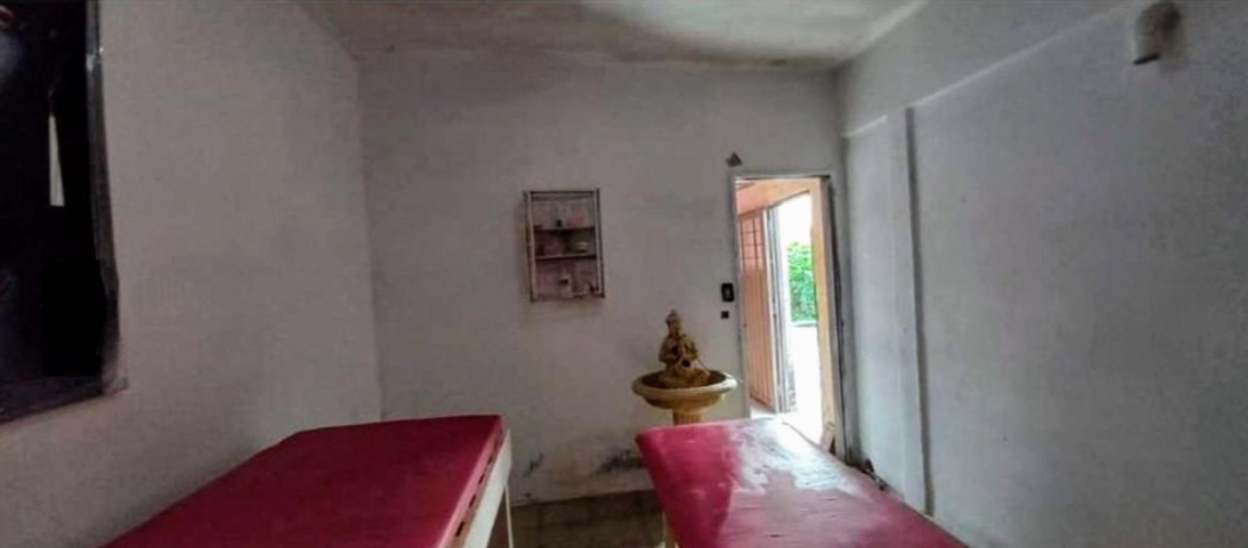 CASA CON LOCAL EN POMPEYA MERLO