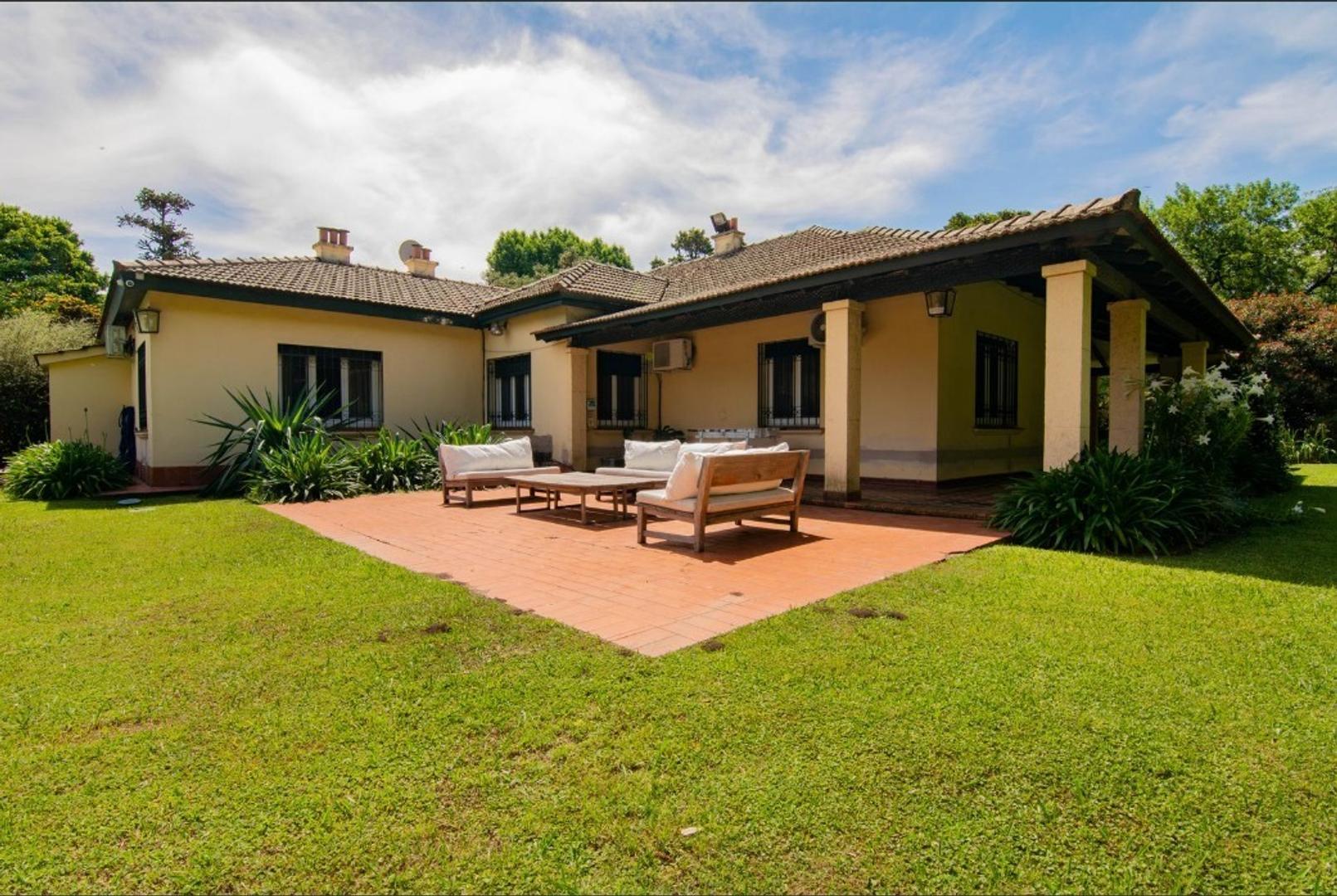 Casa 6 ambientes con 4 baños