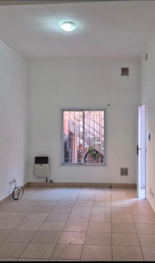 Depto Tipo Casa en Alquiler de 3 ambientes