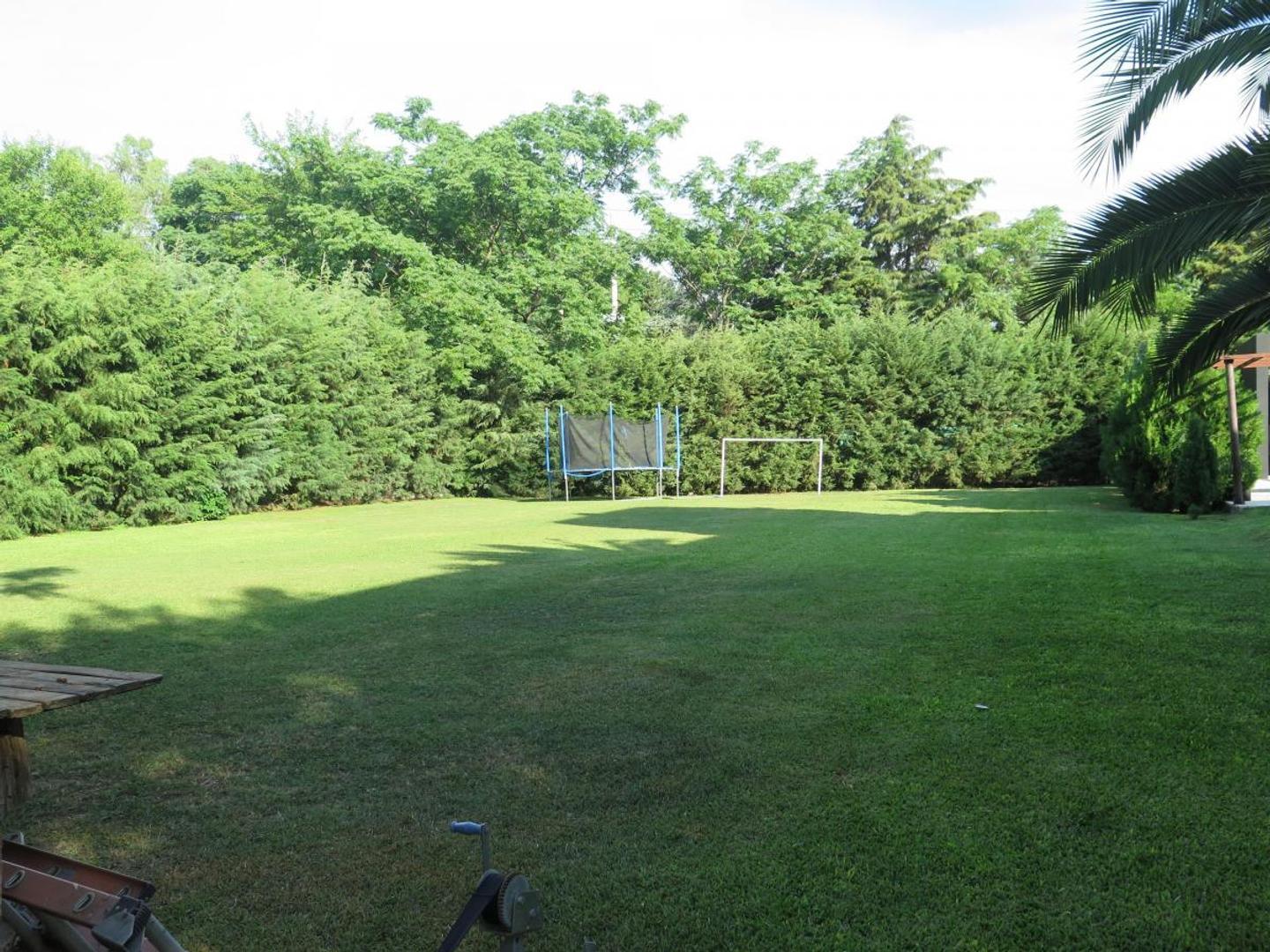 Lote en la tercer etapa, nivelado y parquizado