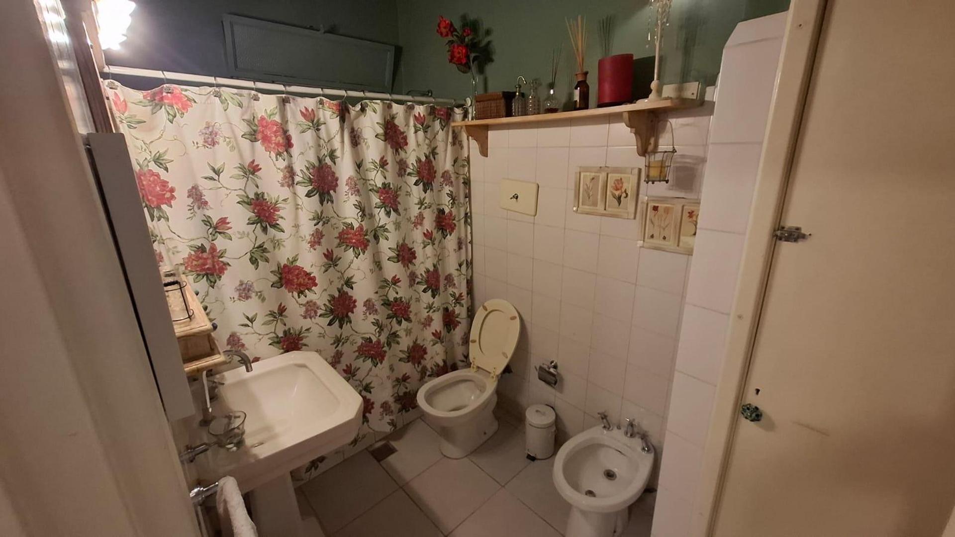 Depto Tipo Casa 4 ambientes con 2 baños