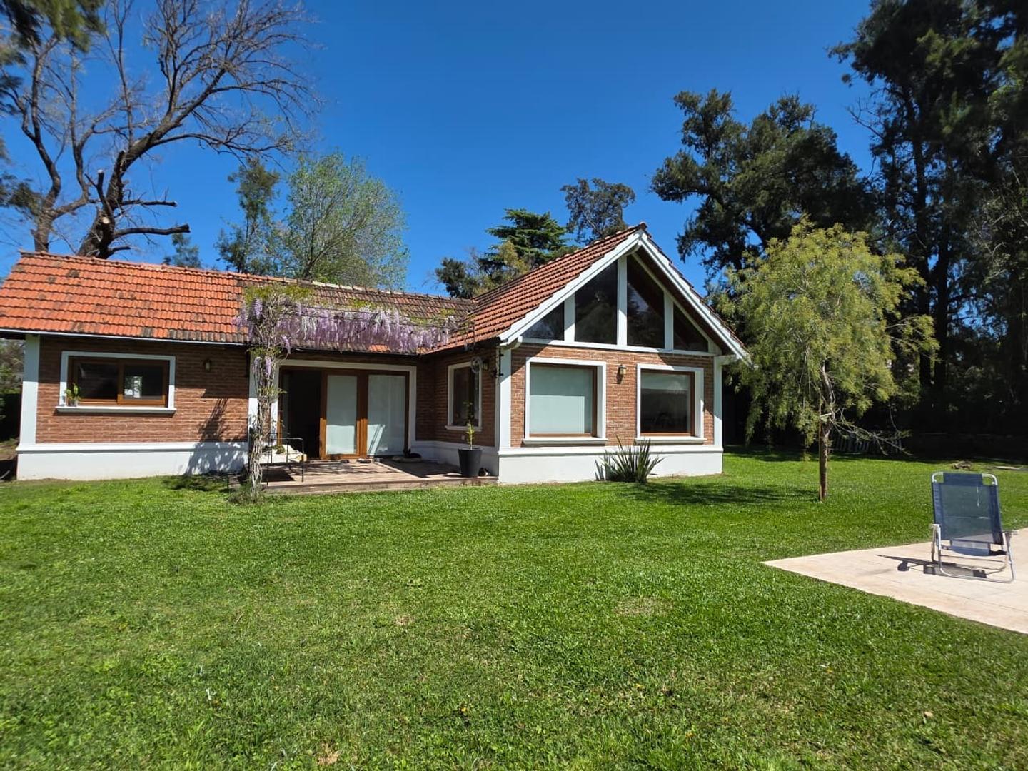 Casa en venta en Parque Leloir.