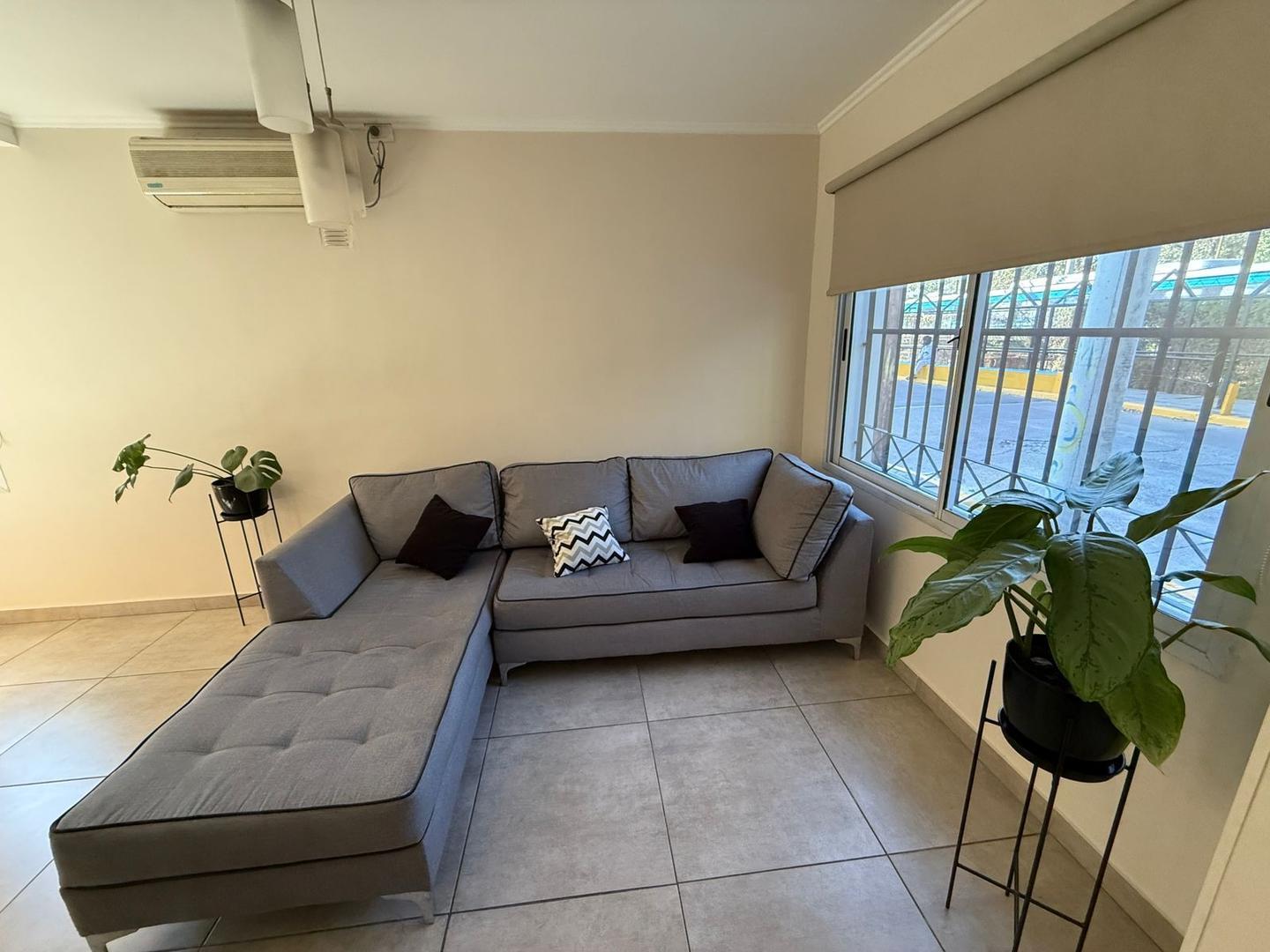 Casa 3 ambientes con 2 baños