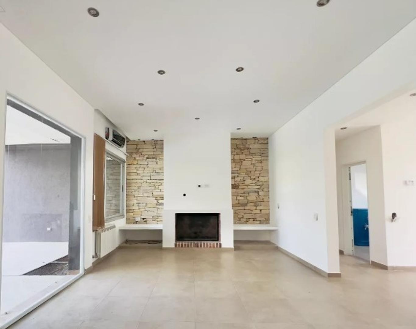 Casa 5 ambientes con 3 baños