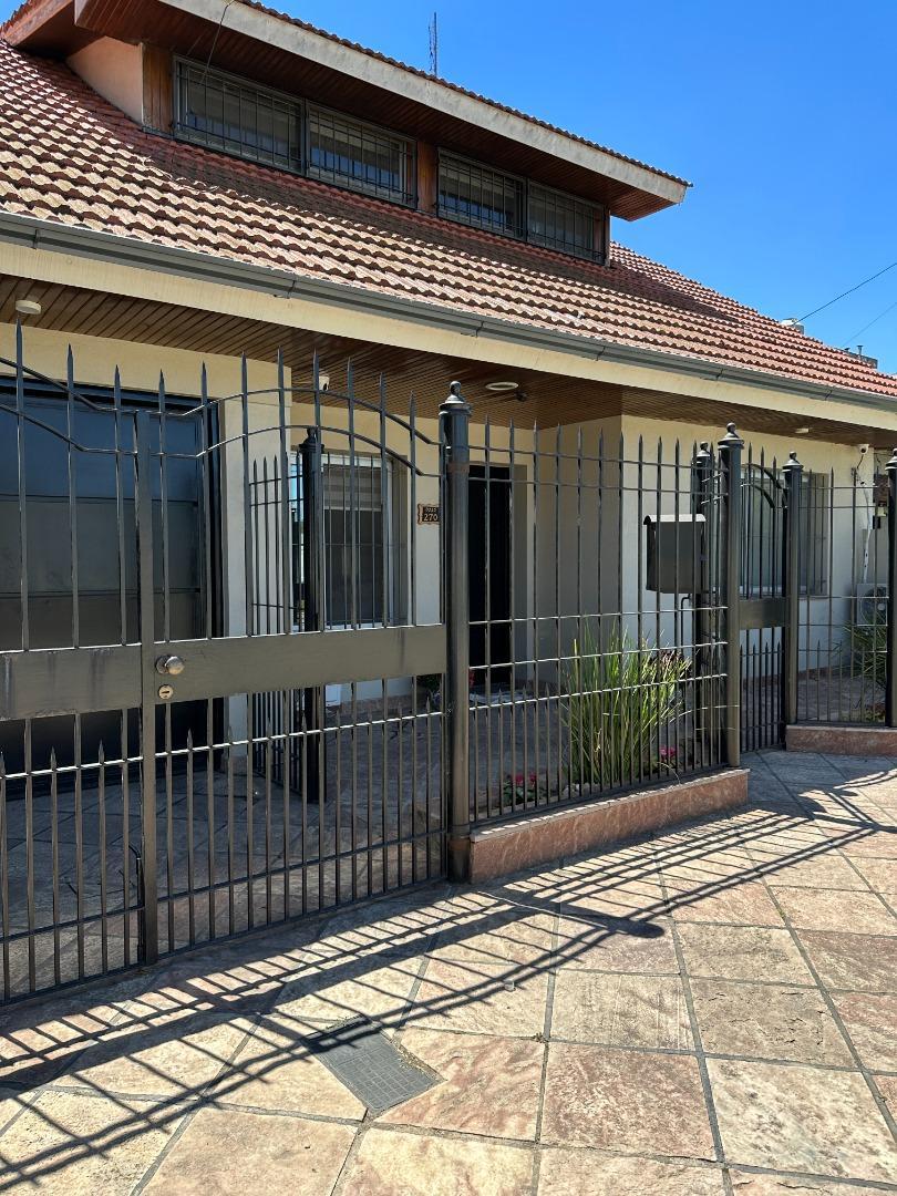 Casa en Venta en Lomas De Zamora, USD 185.000