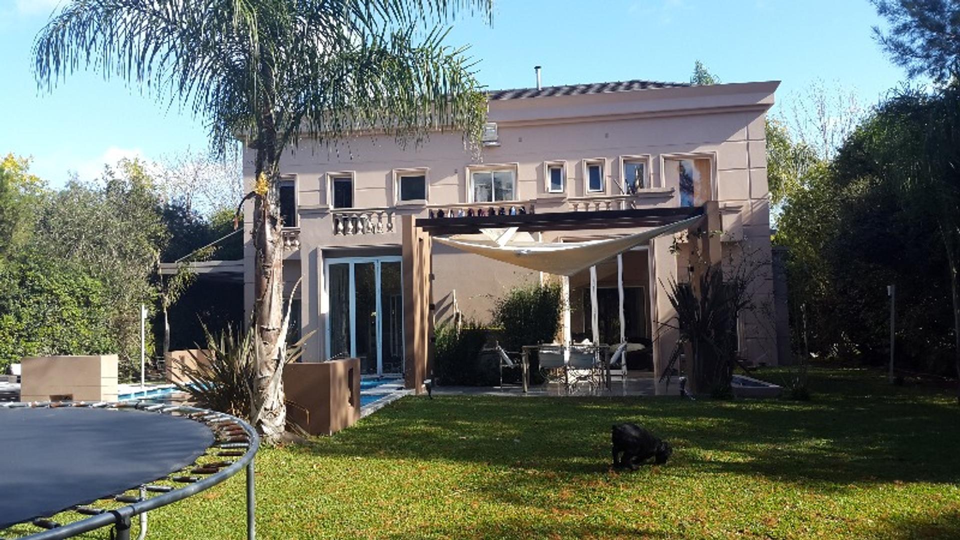 Casa 4 ambientes con 4 baños