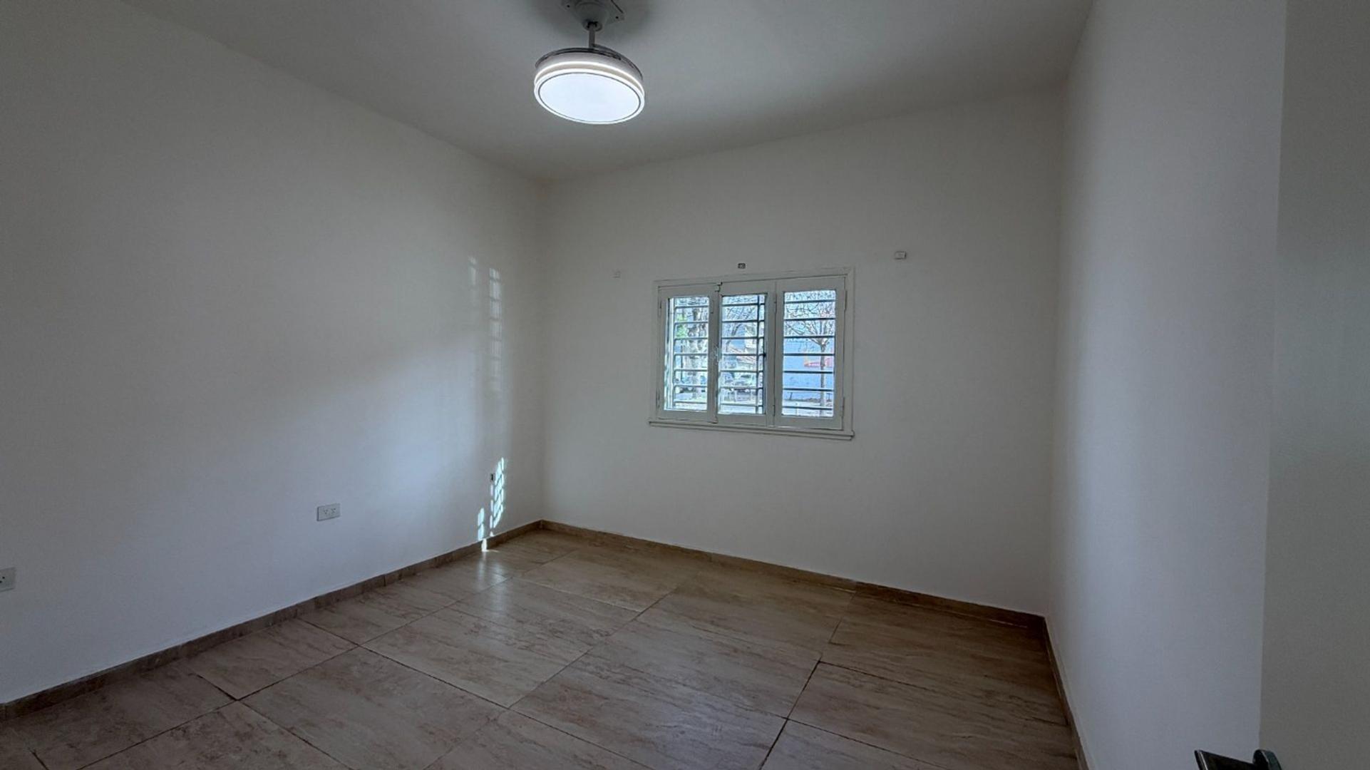 Casa en Alquiler con 1 cochera