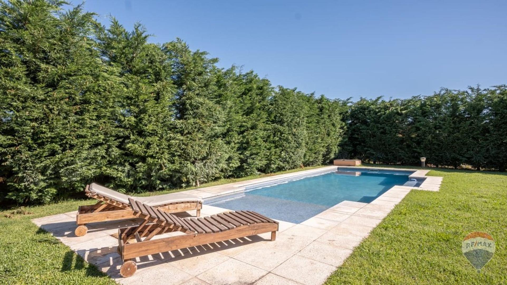 Casa 8 ambientes con 5 baños