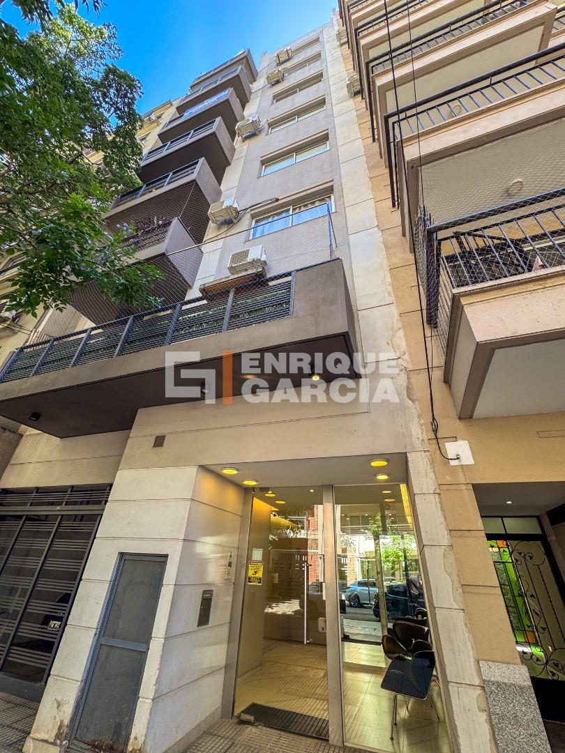 VENTA SEMIPISO 2 AMBIENTES FRENTE CON COCHERA CUBIERTA