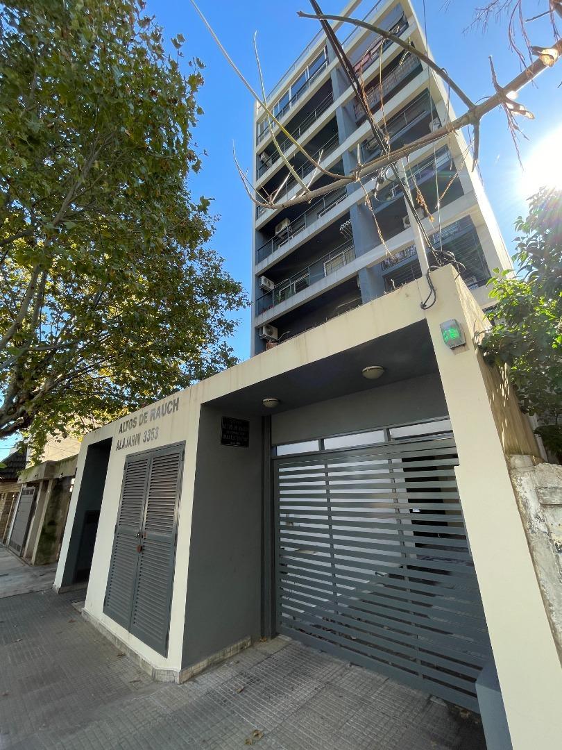 Departamento 2 Amb. con cochera.