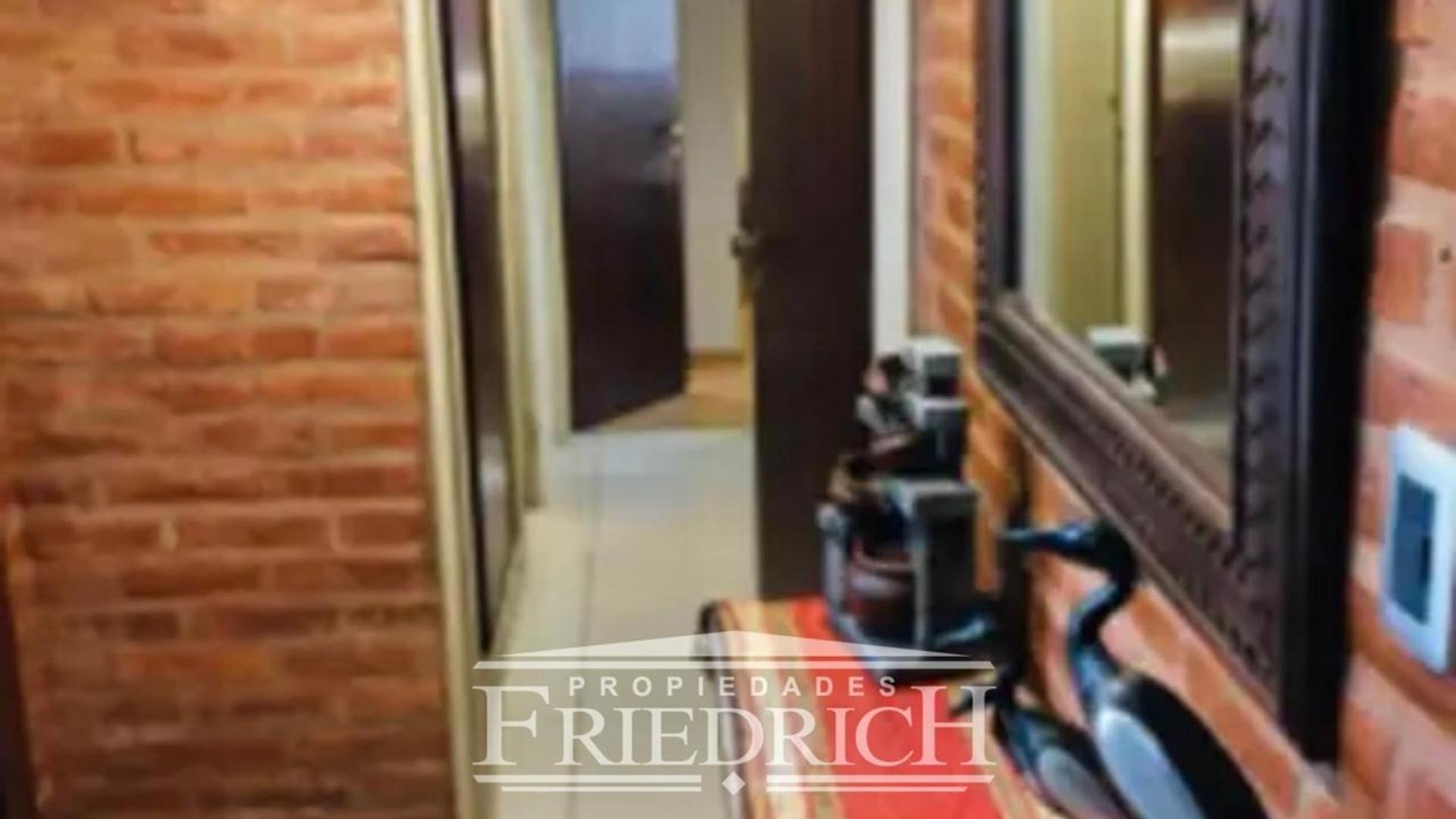 Casa en Alquiler con 6 cocheras