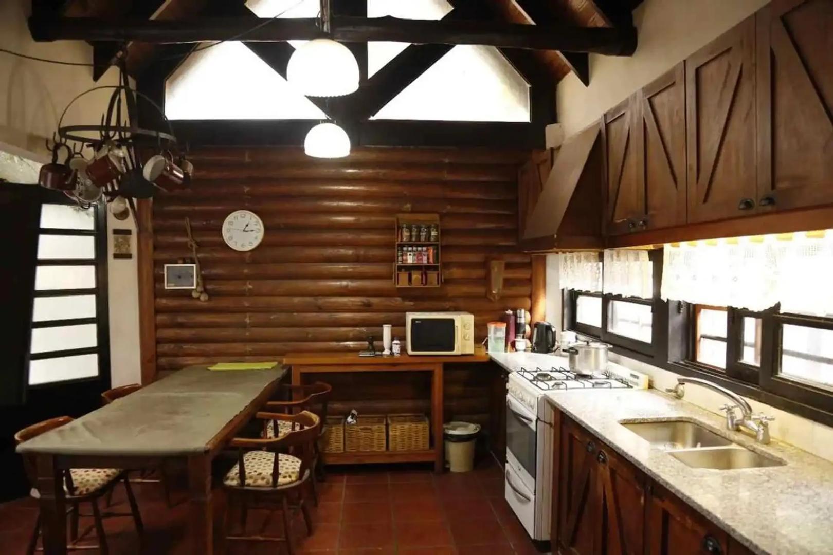 CASA EN VENTA 12 e/ 495 y 496 VILLA CASTELLS