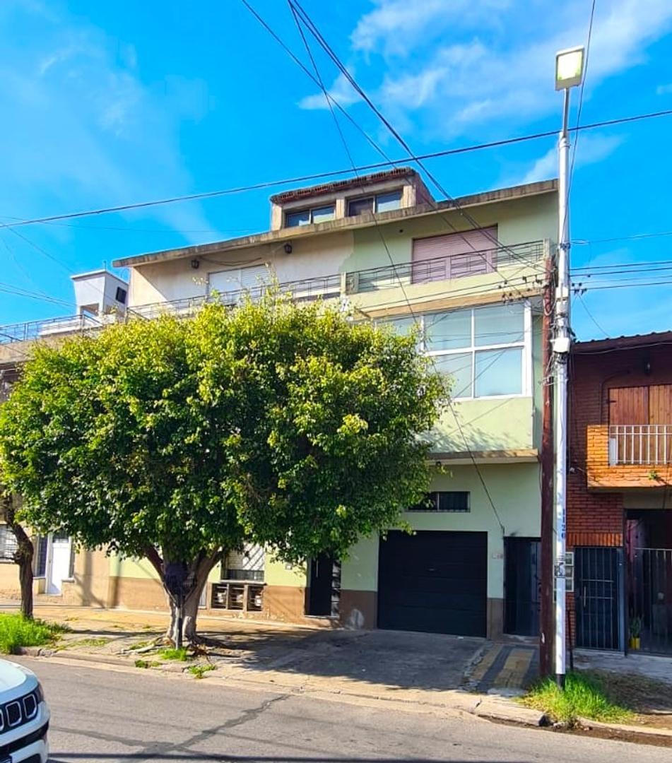 3 ambientes en Wilde en 2° piso, con patio y parrilla!