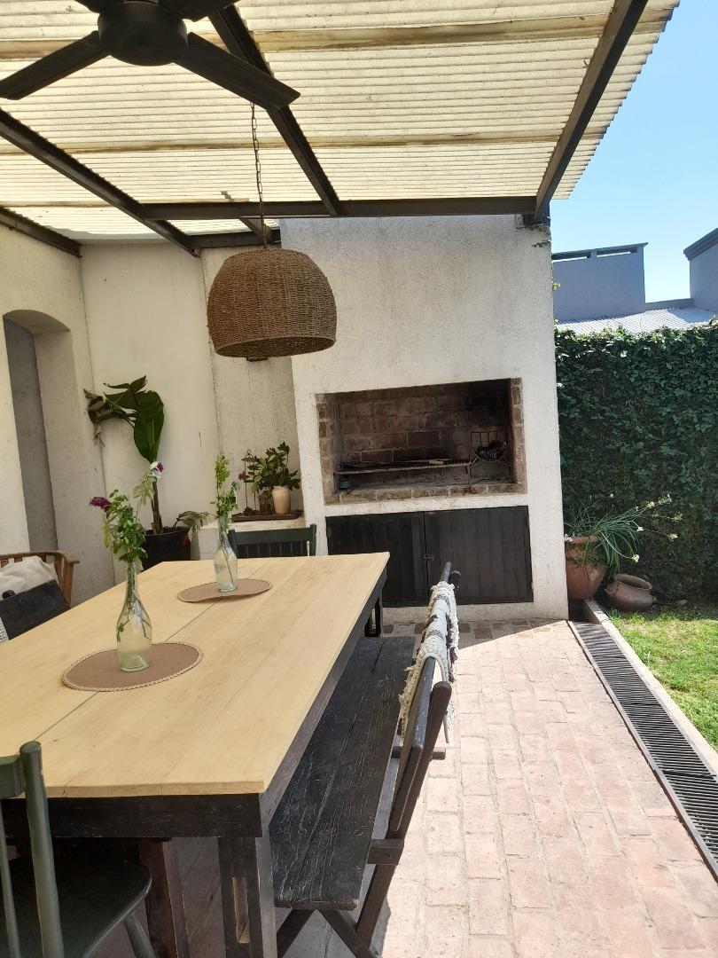 Casa en Alquiler Temporal con 2 cocheras