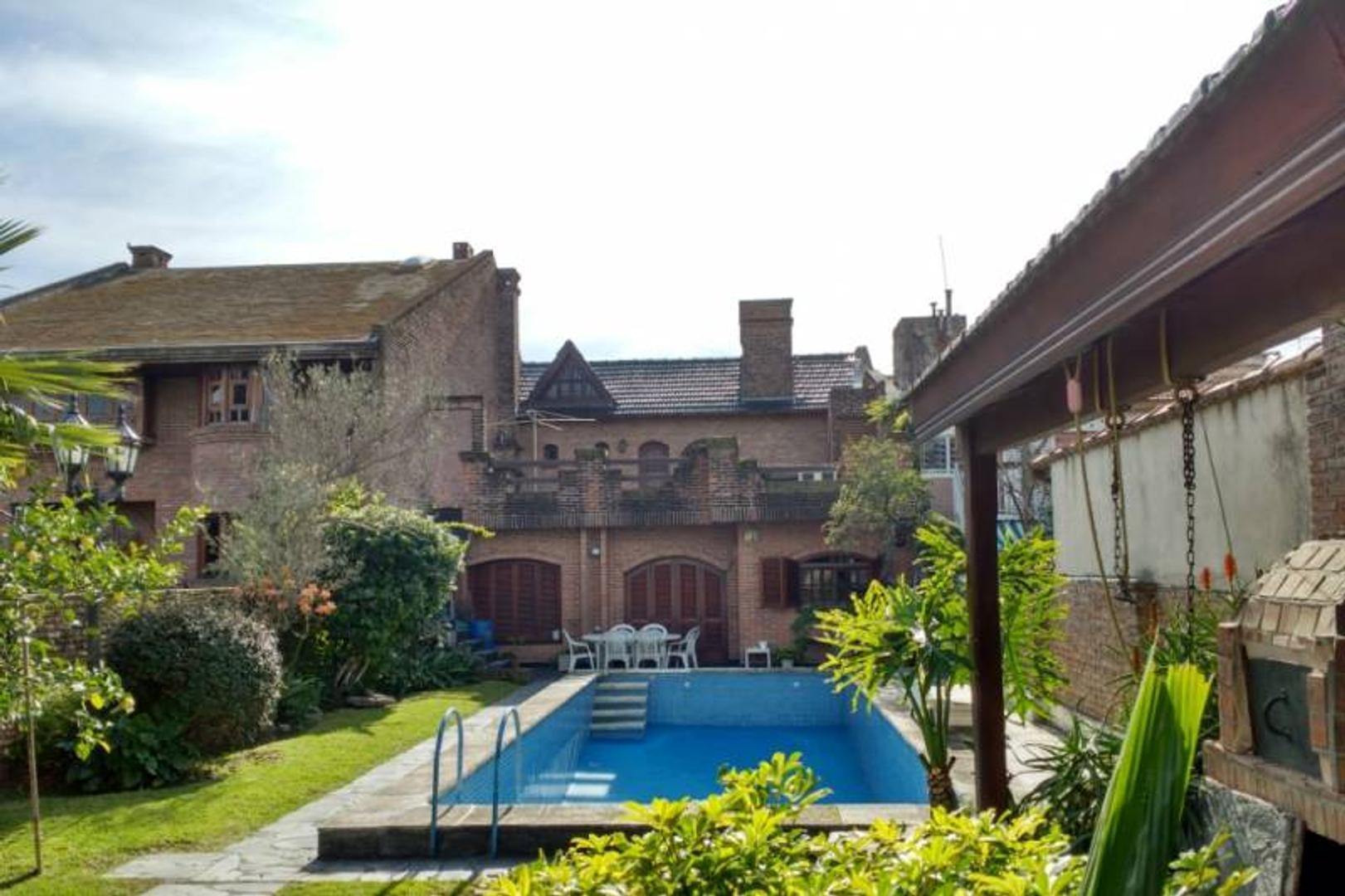 CASA 4 AMBIENTES HAEDO VENTA CON QUINCHO PILETA