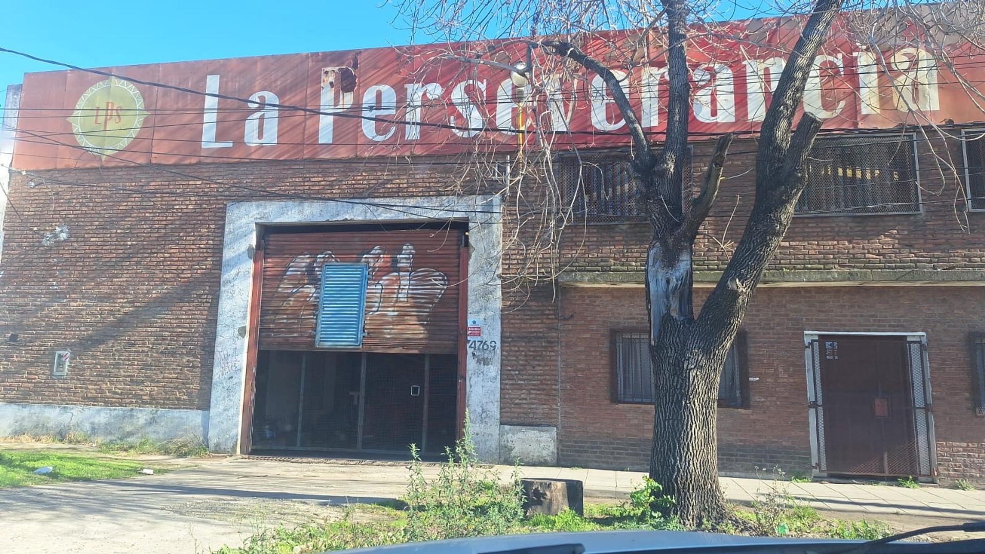 Galpón Indusctrial, Salida A 2 Calles - 2000 Cub - Sobre R4