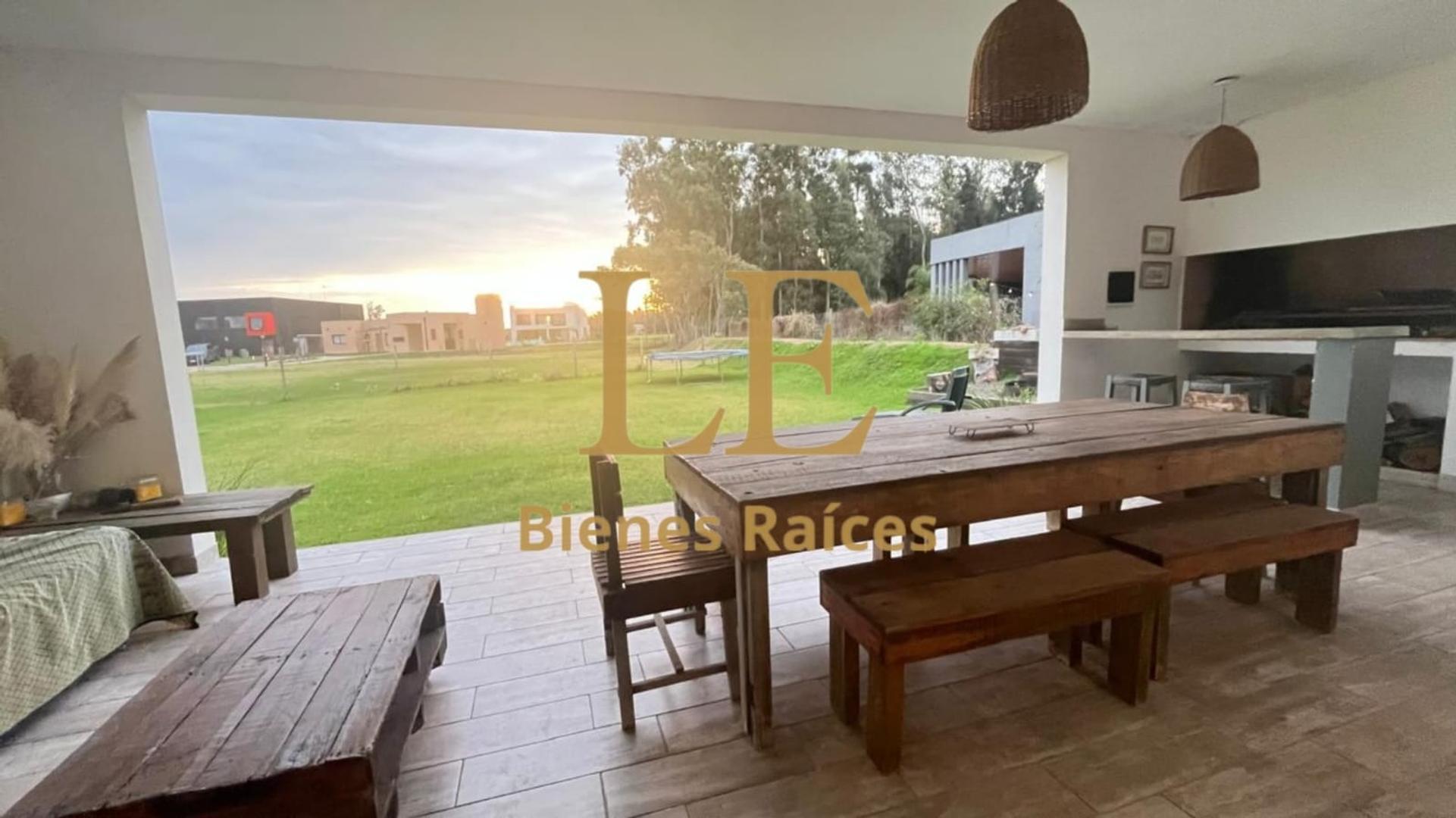 Casa 3 ambientes con 2 baños