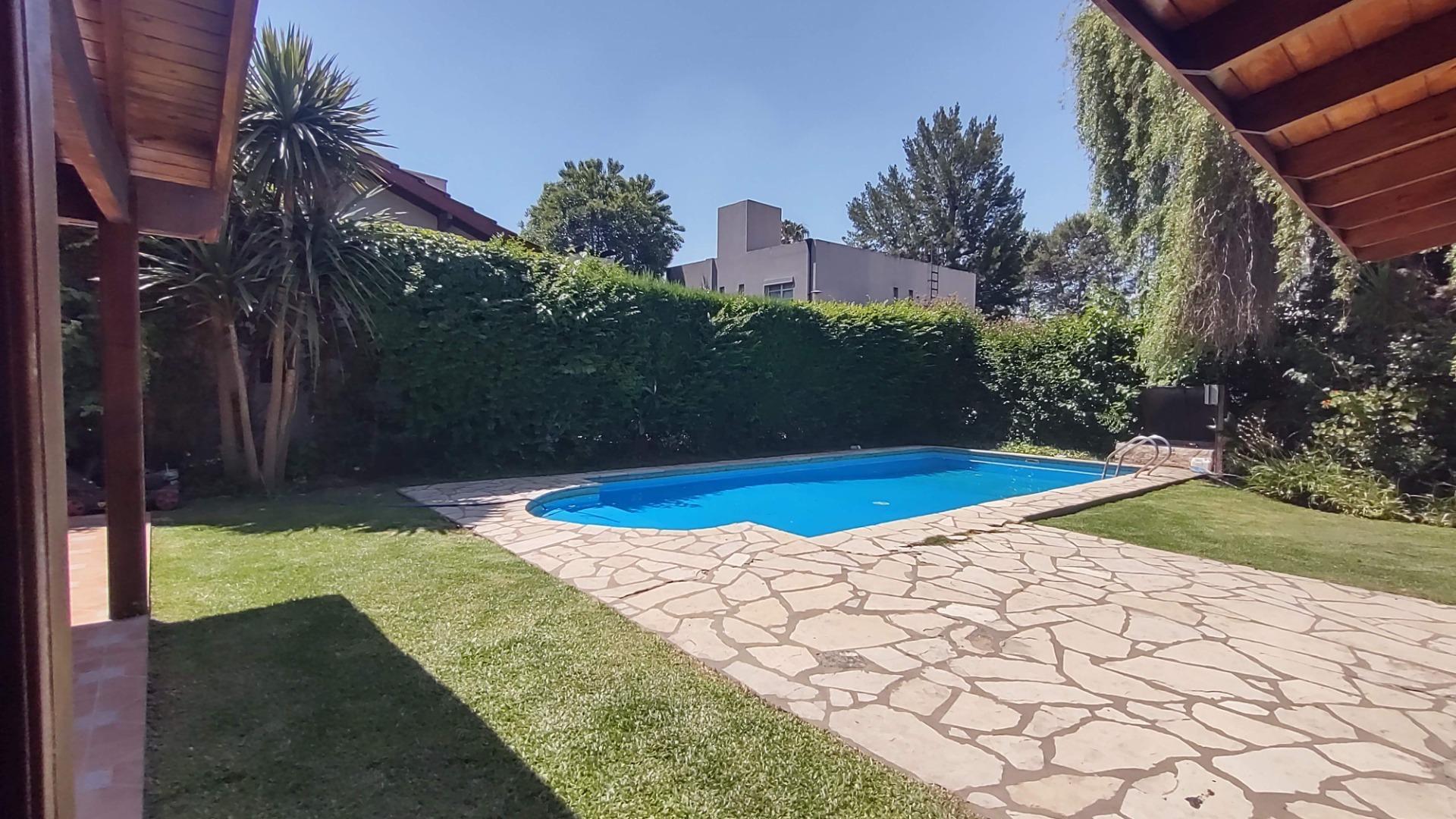 Casa 5 ambientes con 3 baños