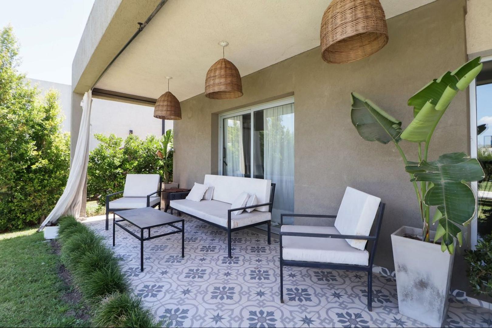 Casa 5 ambientes con 2 baños