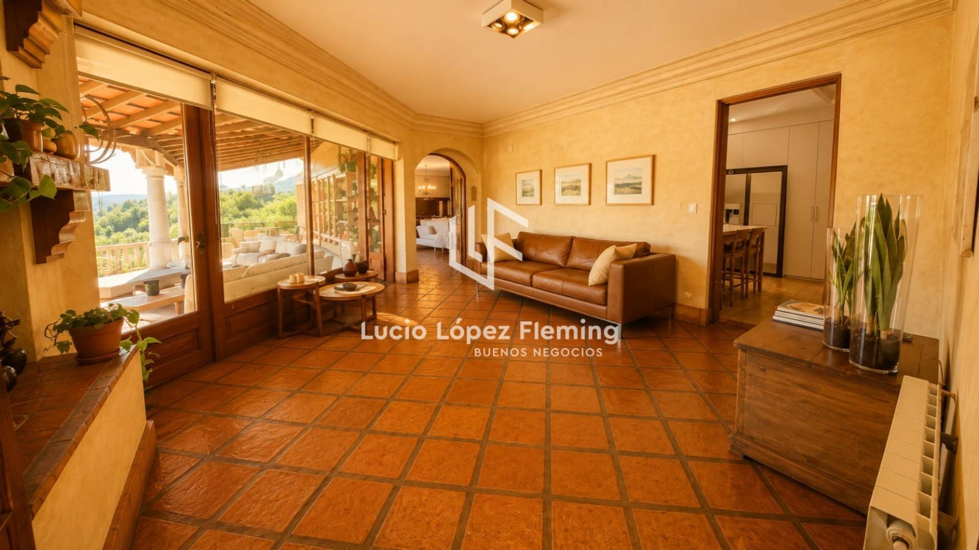 Casa en Venta con 2 cocheras