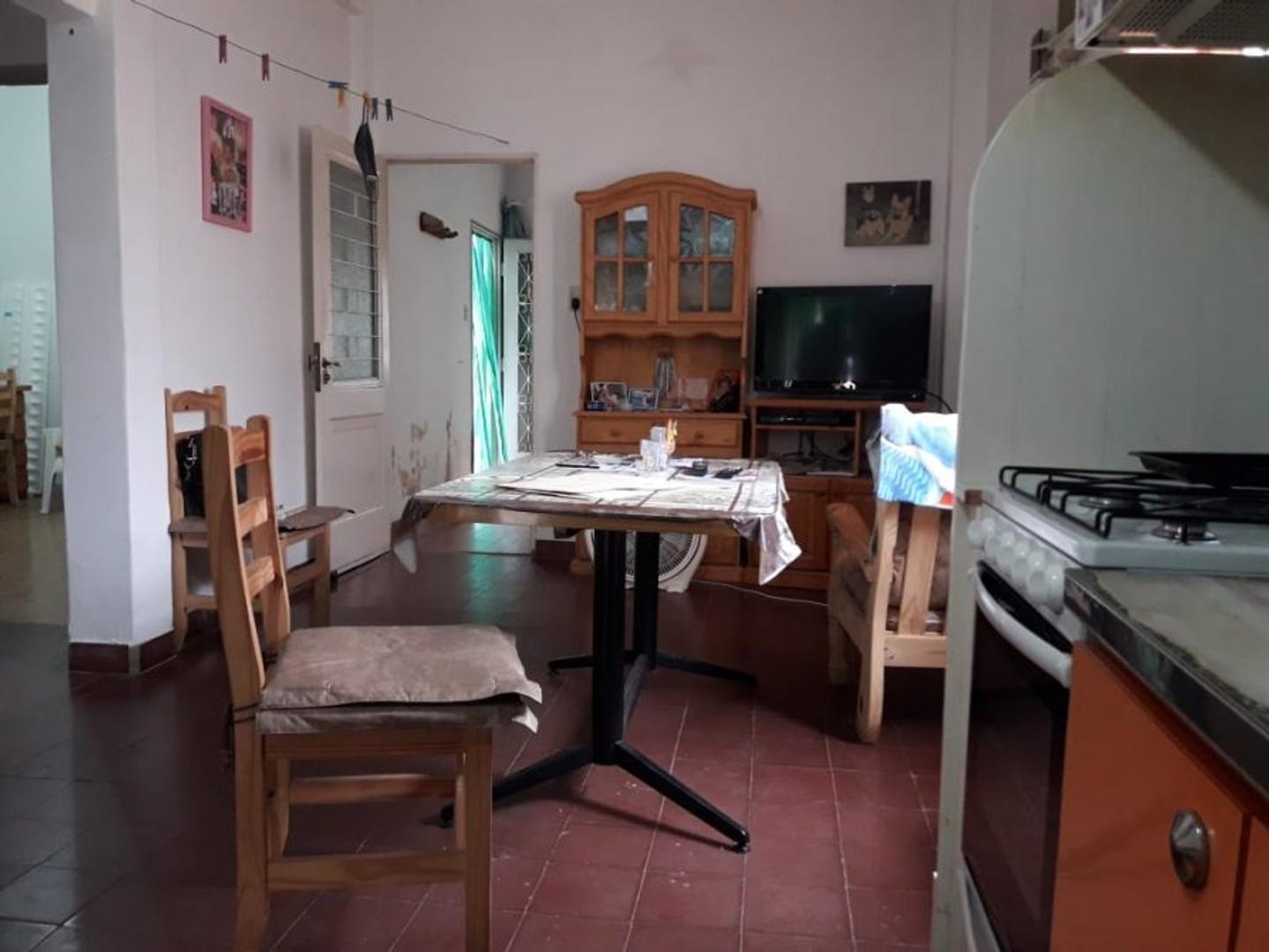 Casa 3 ambientes con 1 baño