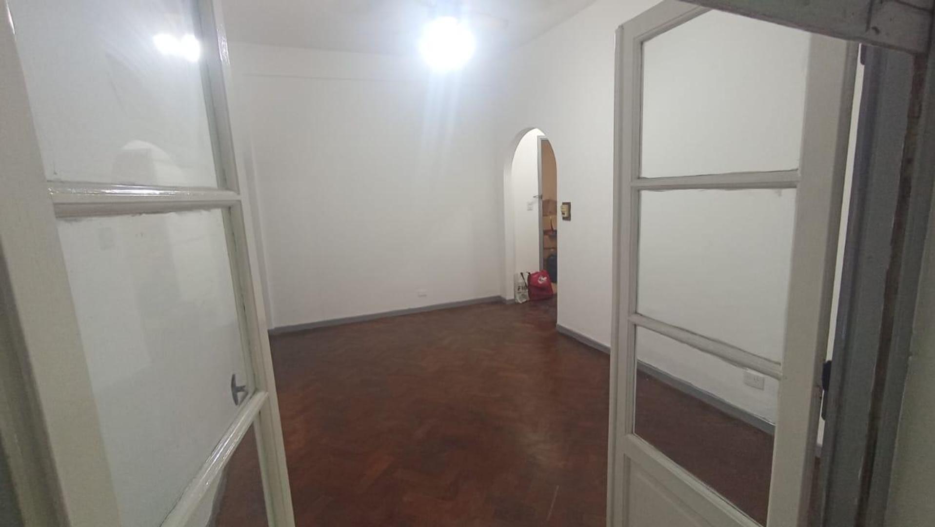 ALQUILER 2 AMBIENTES EN EXCELENTE UBICACIÓN Y BAJAS EXPENSAS !