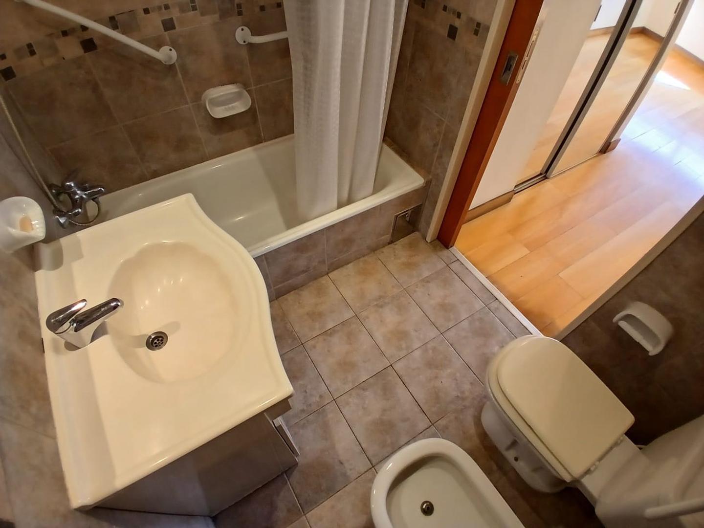 Carabobo 100, Piso 5