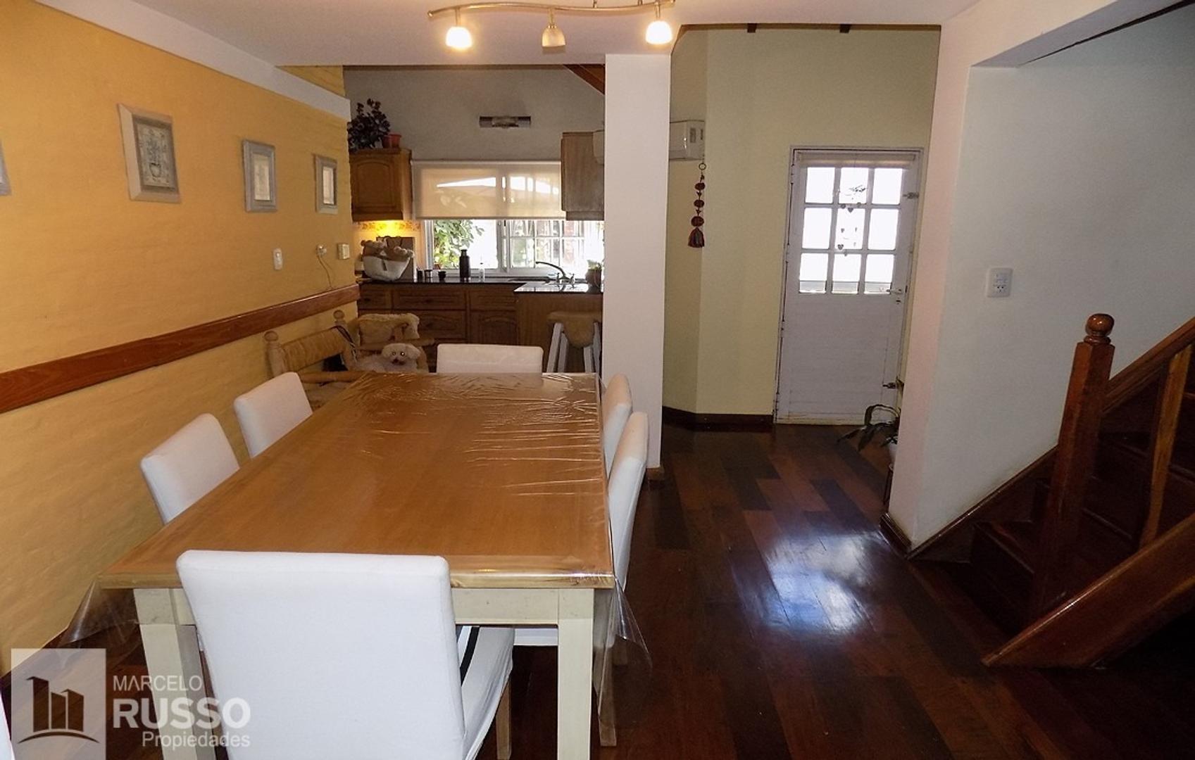 Casa en Venta con 2 cocheras
