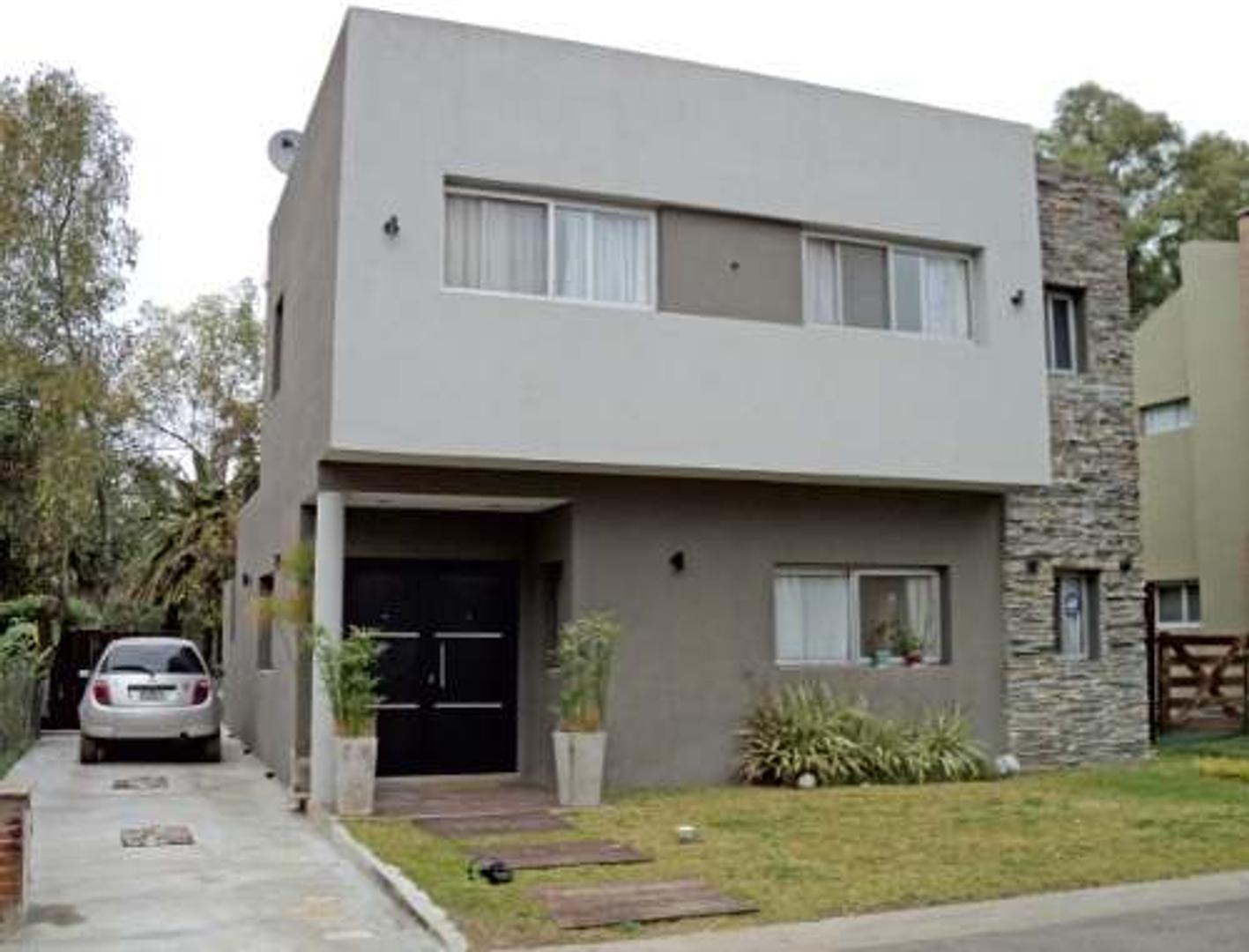 EXCELENTE CASA MINIMALISTA EN CONDOMINIO "RINCON DE LELOIR"