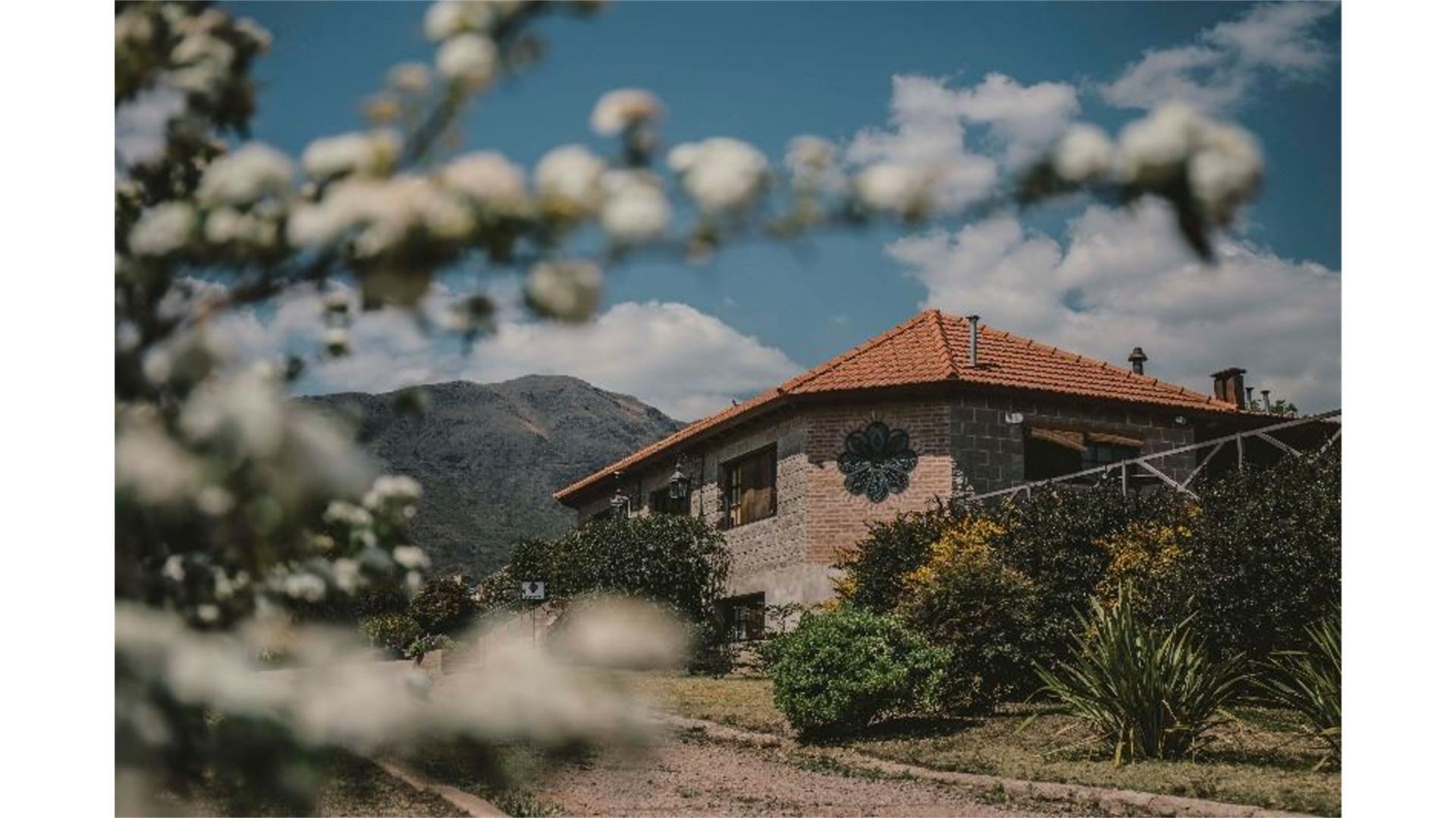 HOTEL Y SPA EN LA BASE DEL URITORCO