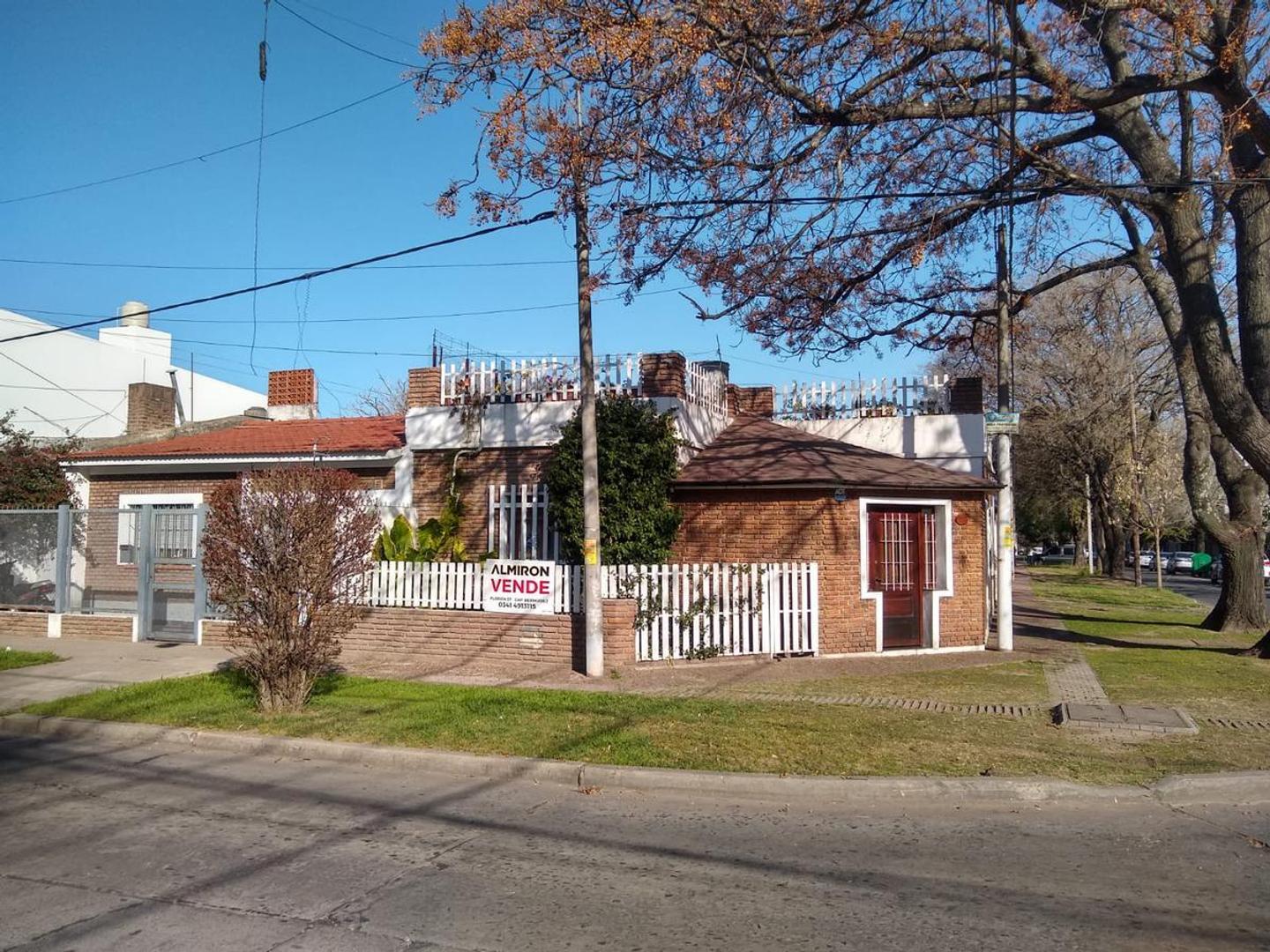 Casa 5 ambientes con 1 baño
