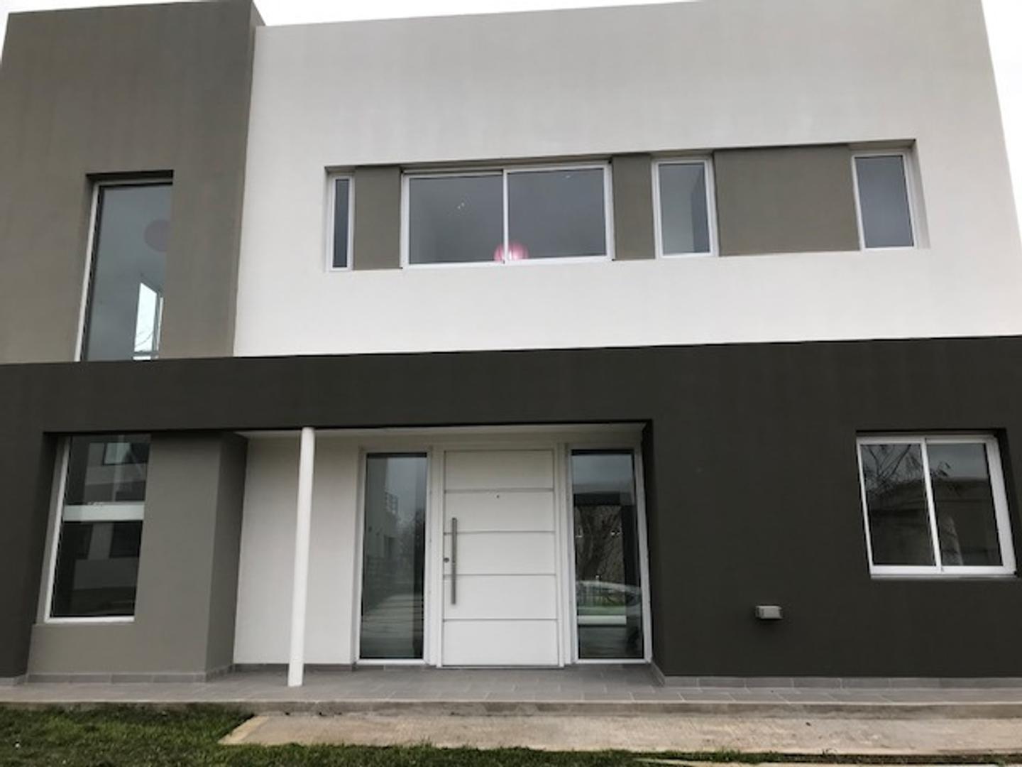 Excelente casa a estrenar con piscina