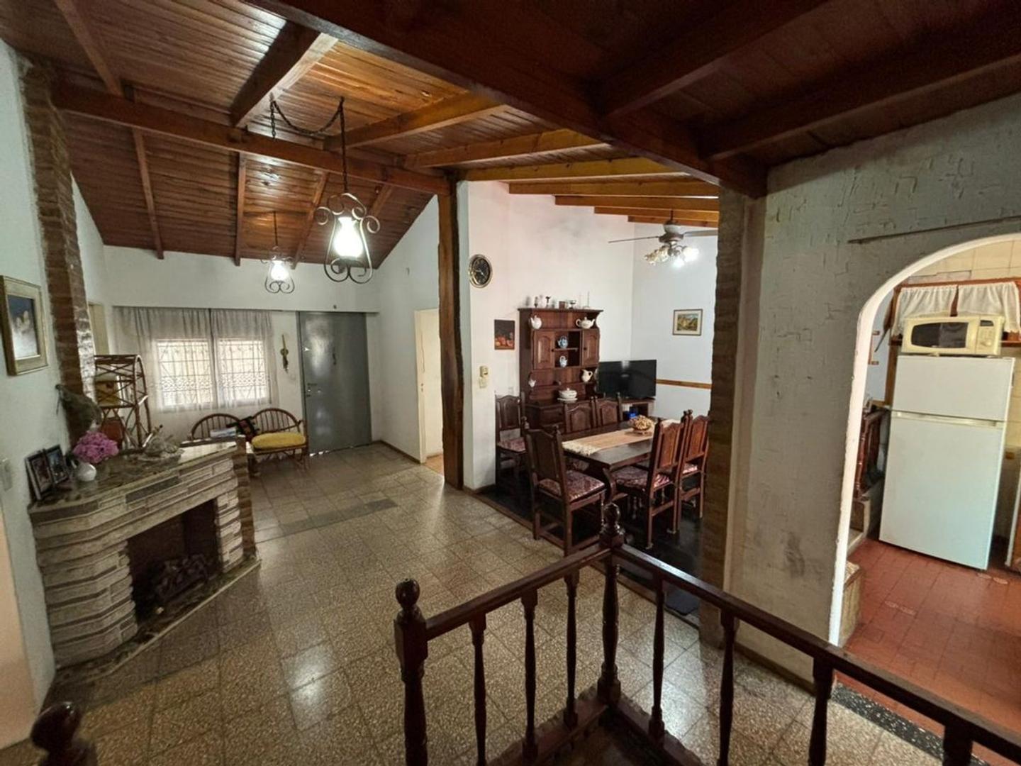 CASA 3 AMB CON DPTO -JARDIN EN VENTA EN AVELLANEDA