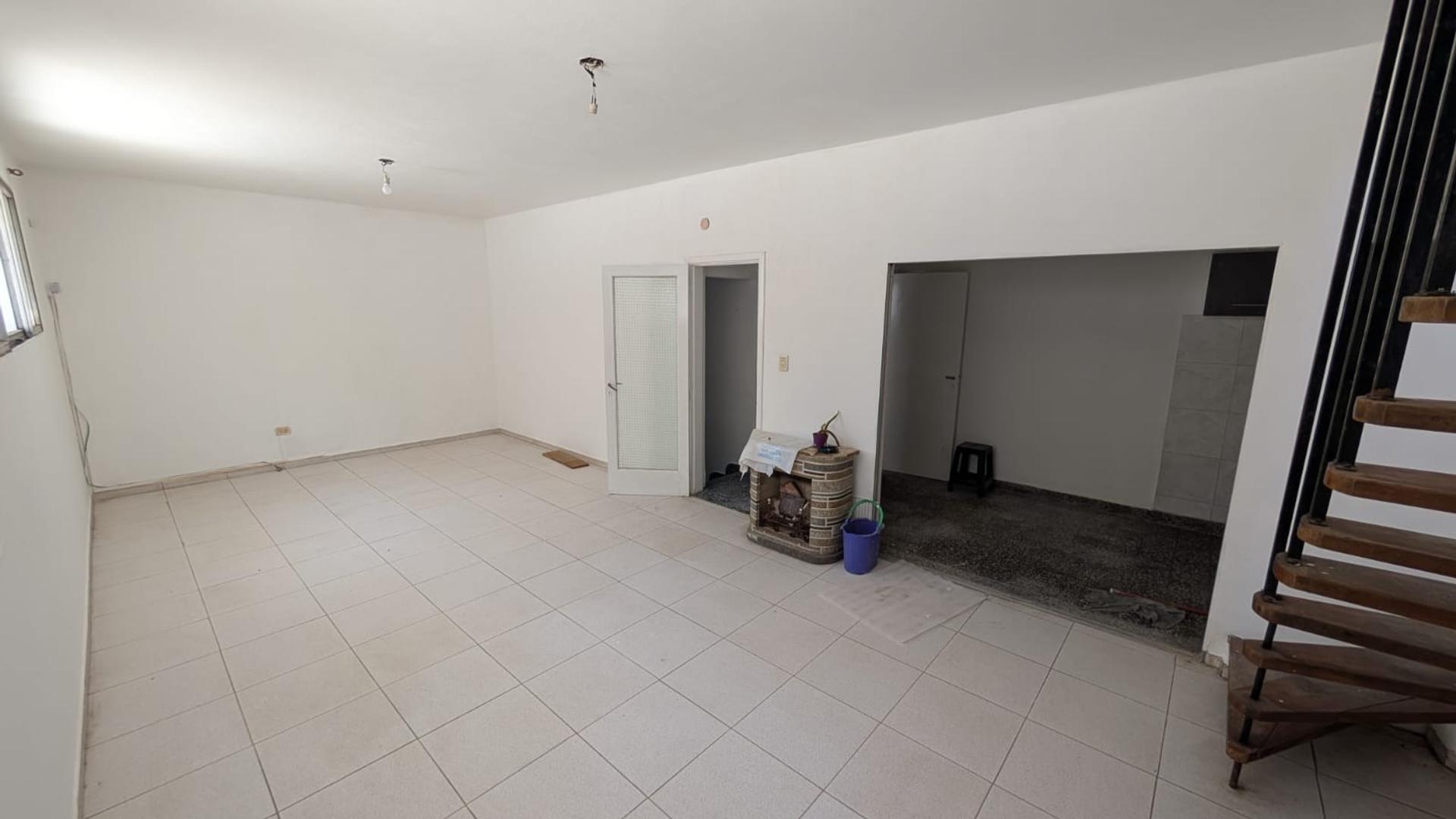 Departamento en Alquiler en Valentin Alsina, $ 720.000