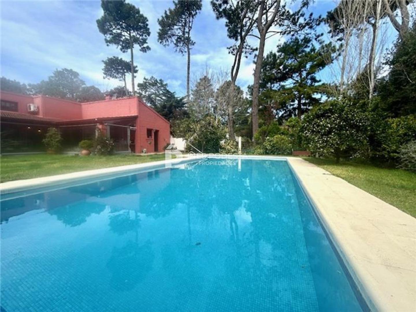 Casa en Alquiler de 4 dormitorios