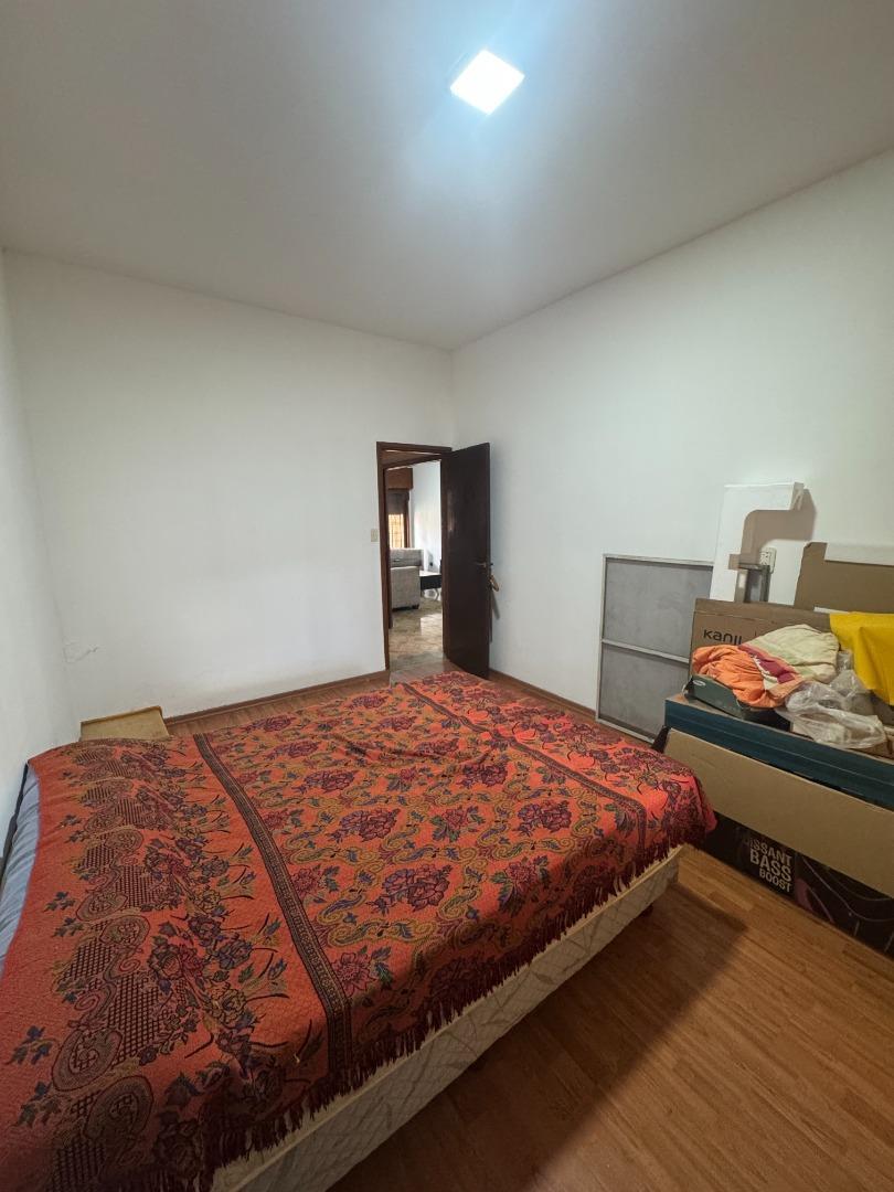 Venta Chalet 4 Ambientes con Jardín en Banfield.