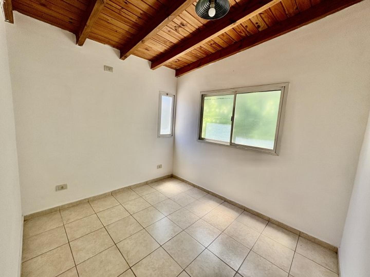Depto Tipo Casa en Venta en Azcuenaga, USD 37.000