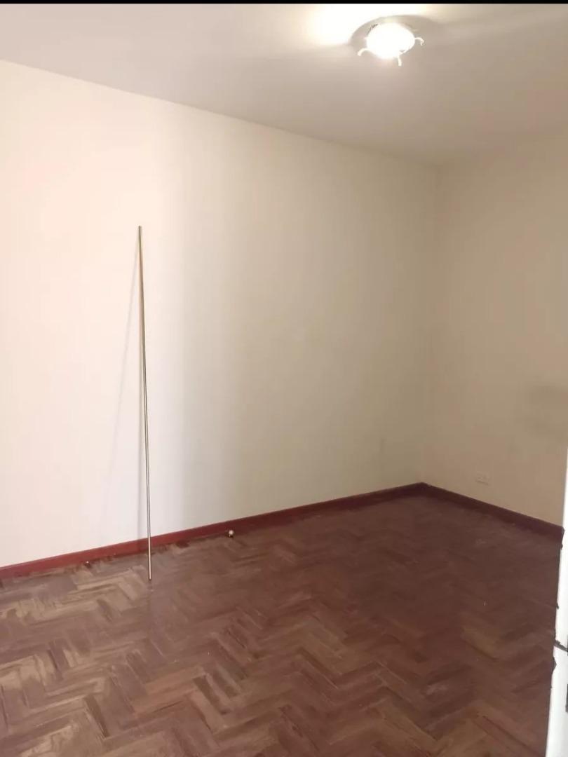 Depto Tipo Casa en Alquiler en Moron Sur, $ 700.000