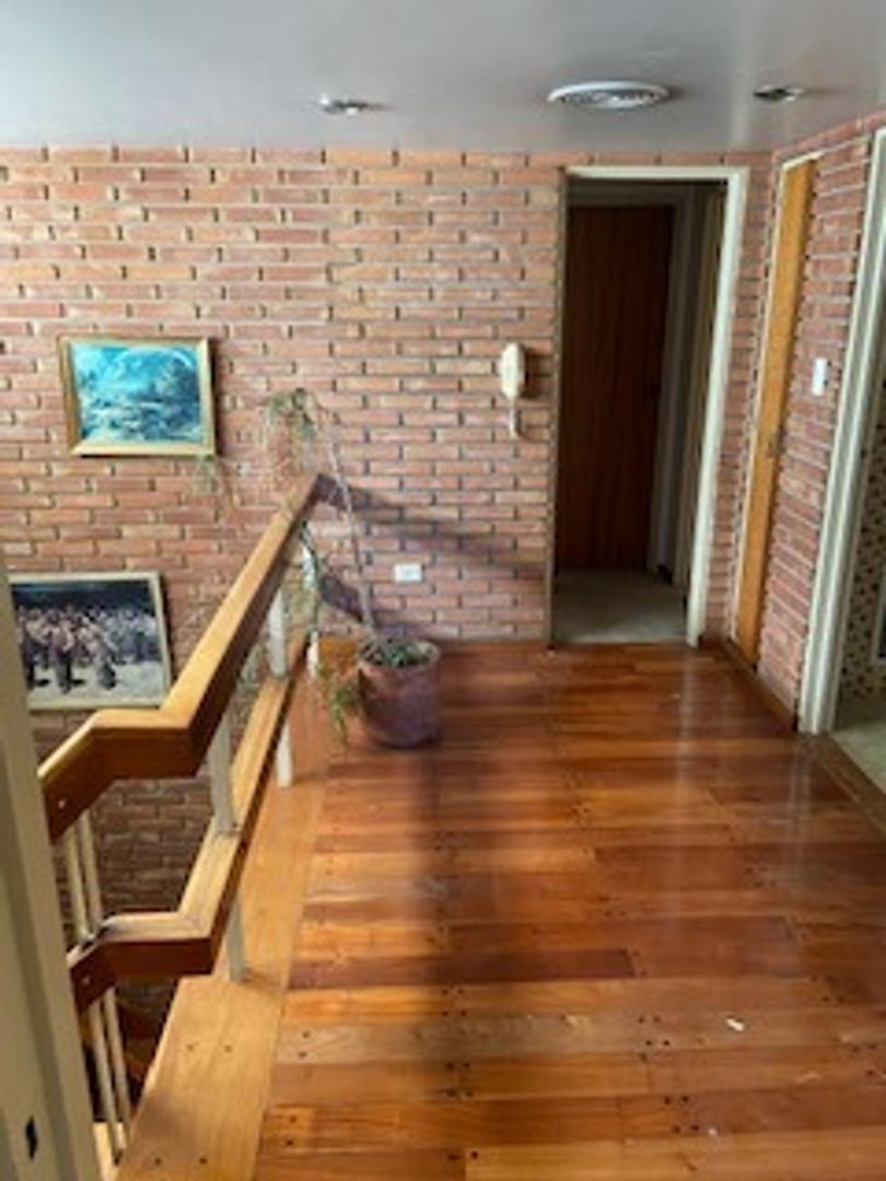 CASA DE 5 AMB EN VERSALLES CON COCHERA FRENTE A PLAZA