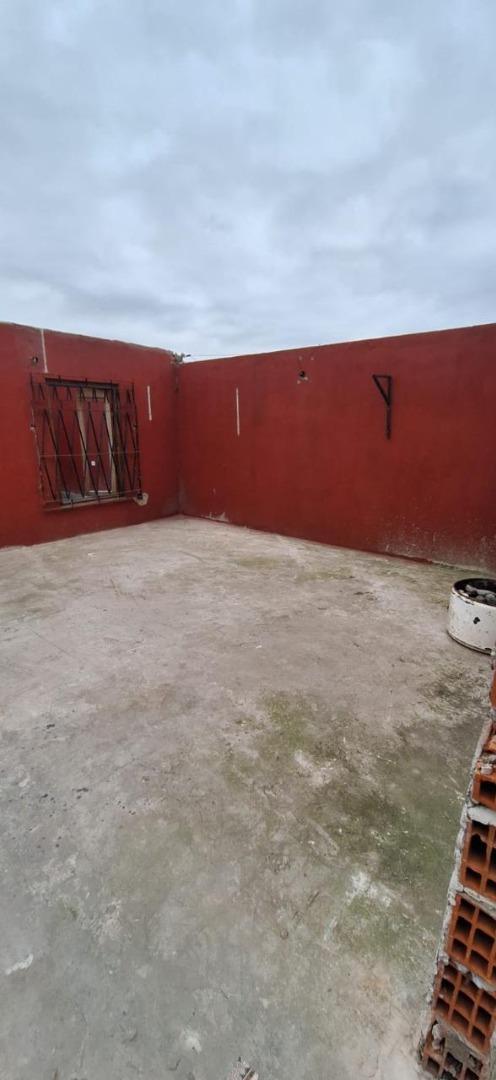 Casa 4 ambientes con 1 baño