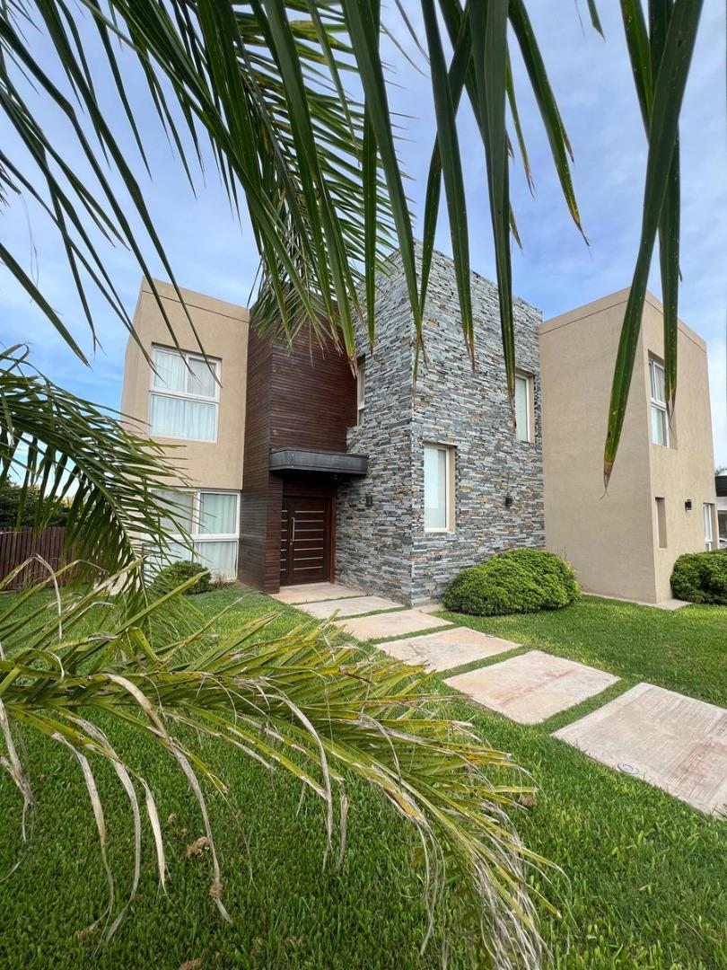 Casa en venta San Sebastian, area 5 a la laguna