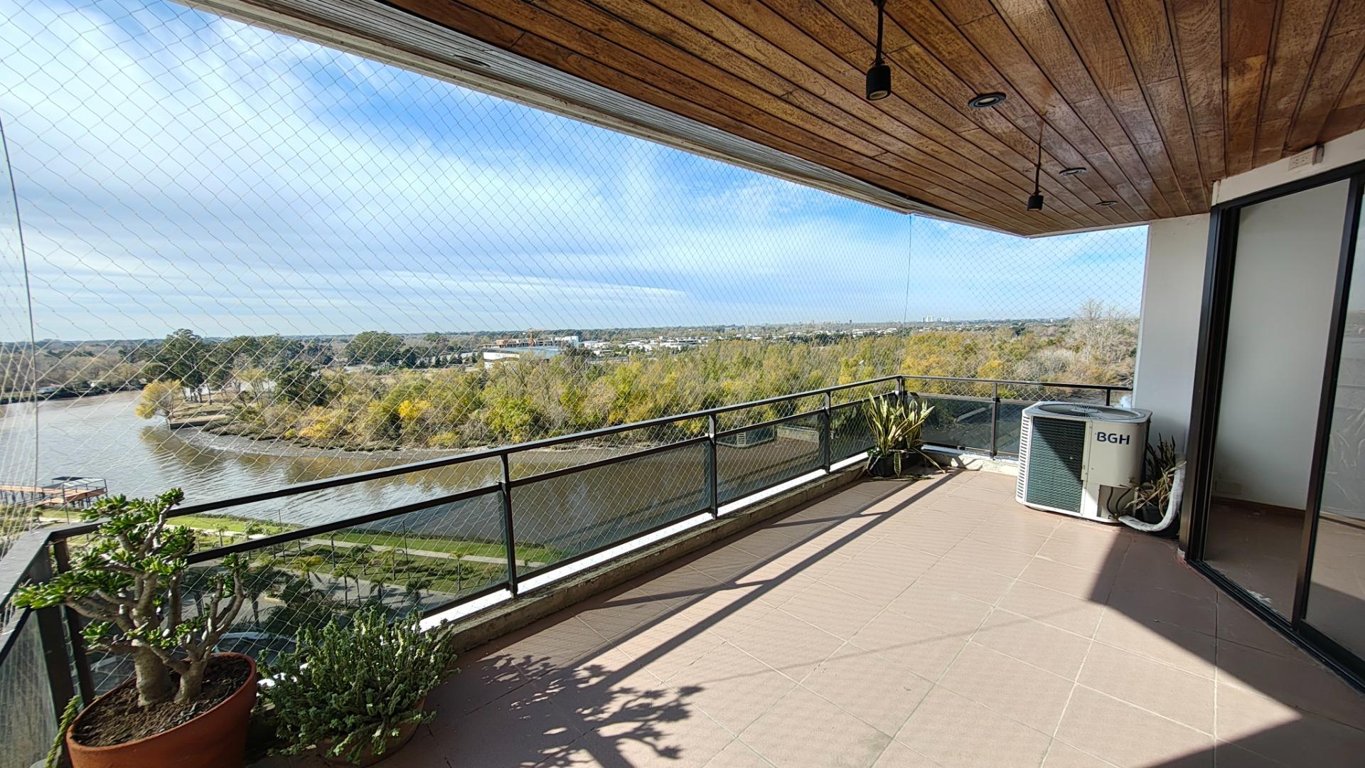 Depto venta 3 hab. 1 coch 8vo piso Torre B° Marinas Golf Tig